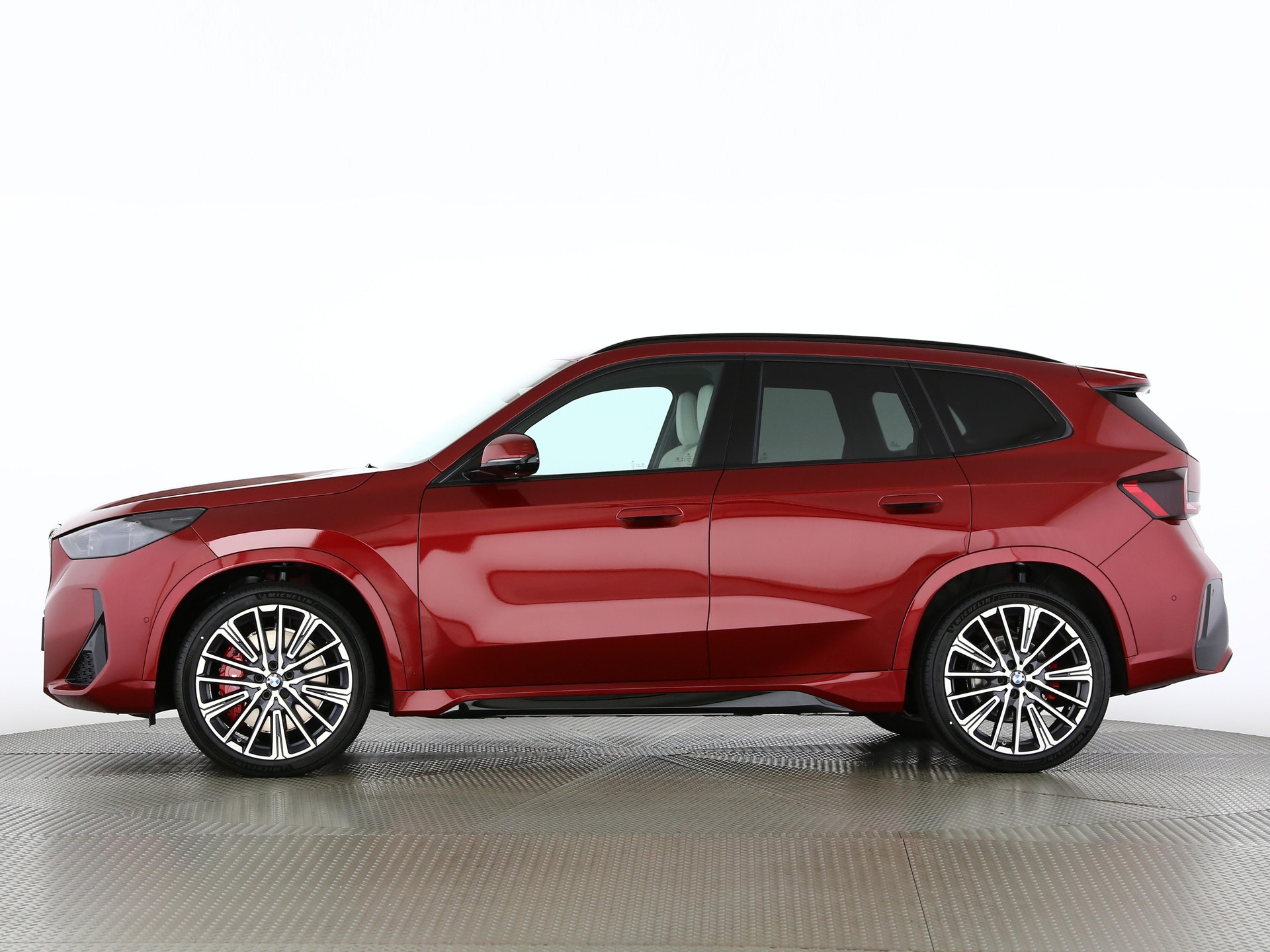 BMW iX1 30 xDrive-image-2