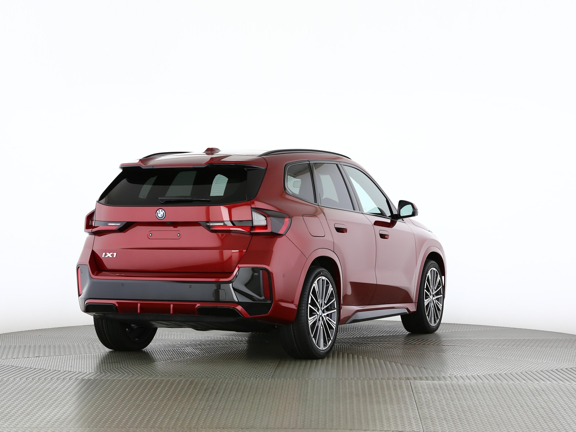 BMW iX1 30 xDrive-image-1