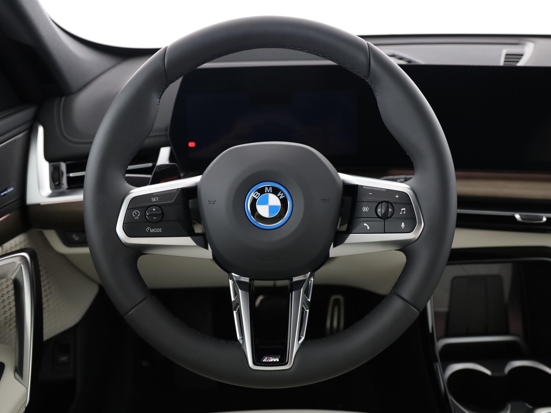 BMW iX1 30 xDrive-image-17