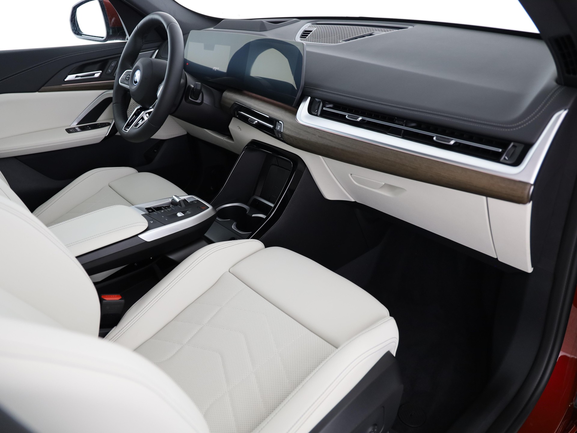 BMW iX1 30 xDrive-image-12