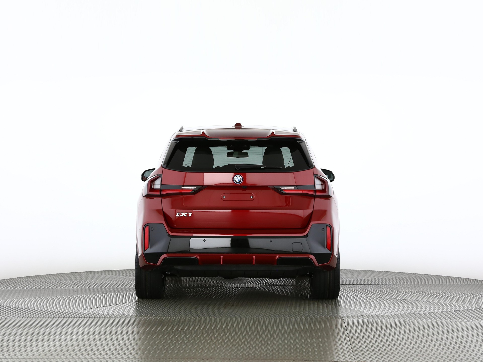 BMW iX1 30 xDrive-image-3