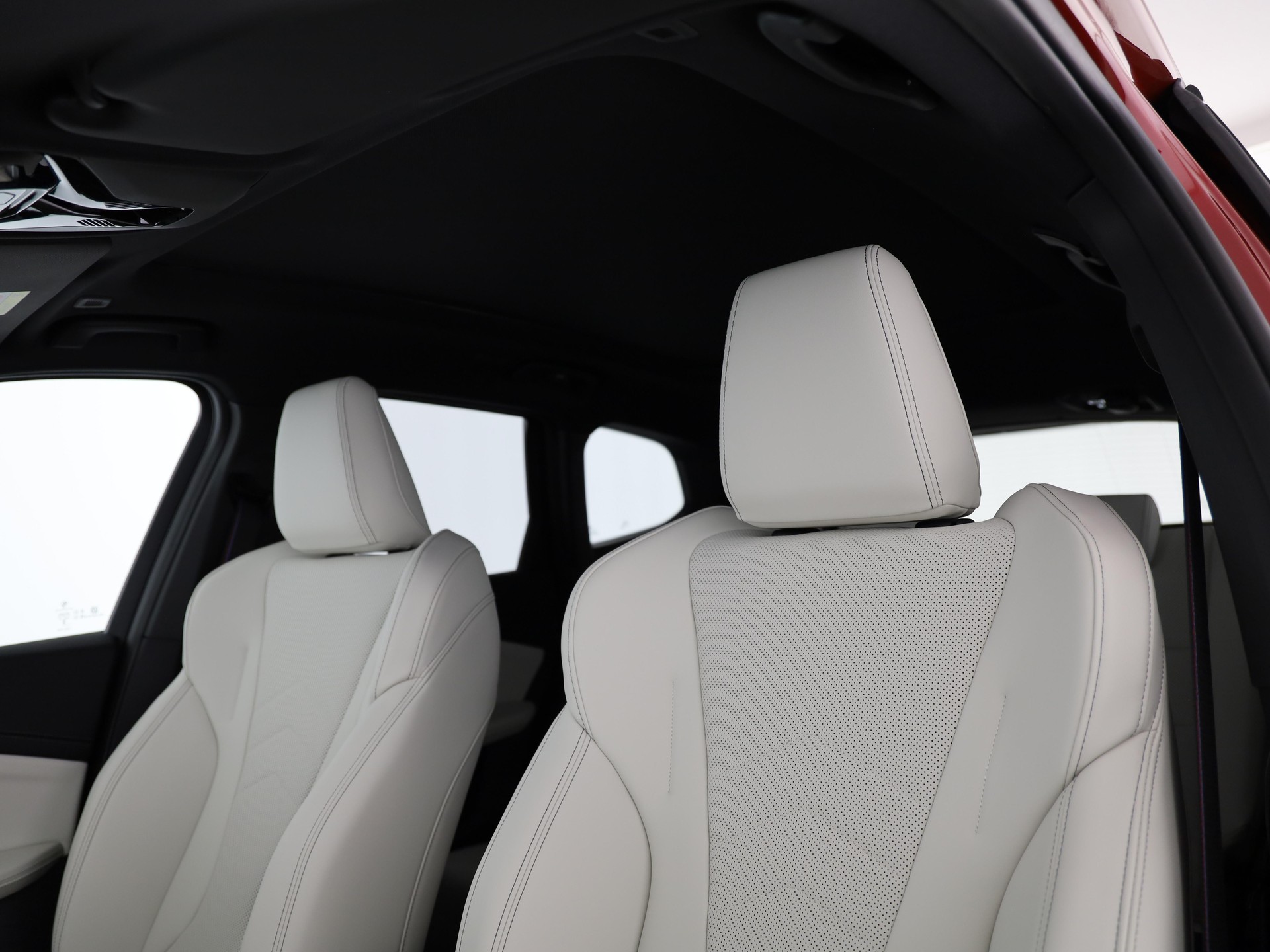 BMW iX1 30 xDrive-image-10
