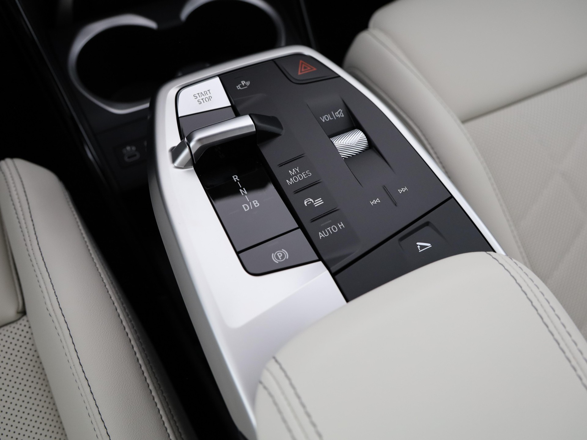 BMW iX1 30 xDrive-image-18