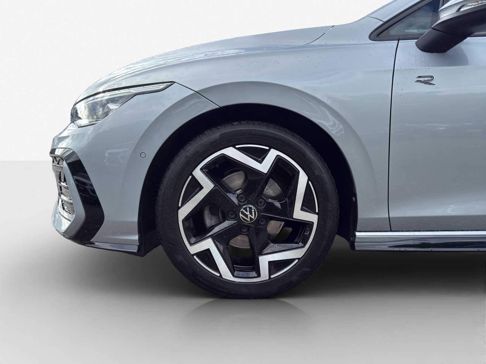 VW Golf 1.5 e TSI mHEV R-Line DSG-image-13