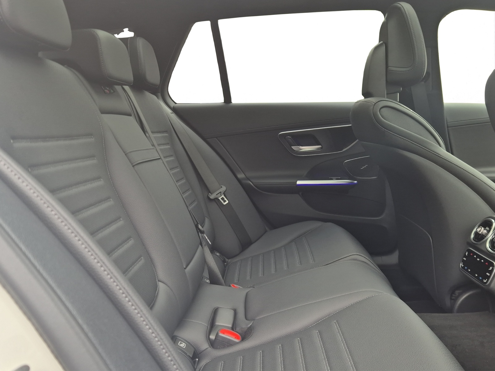 MERCEDES-BENZ C 220 d AMG Line 4Matic Swiss Star T-Modell-image-11