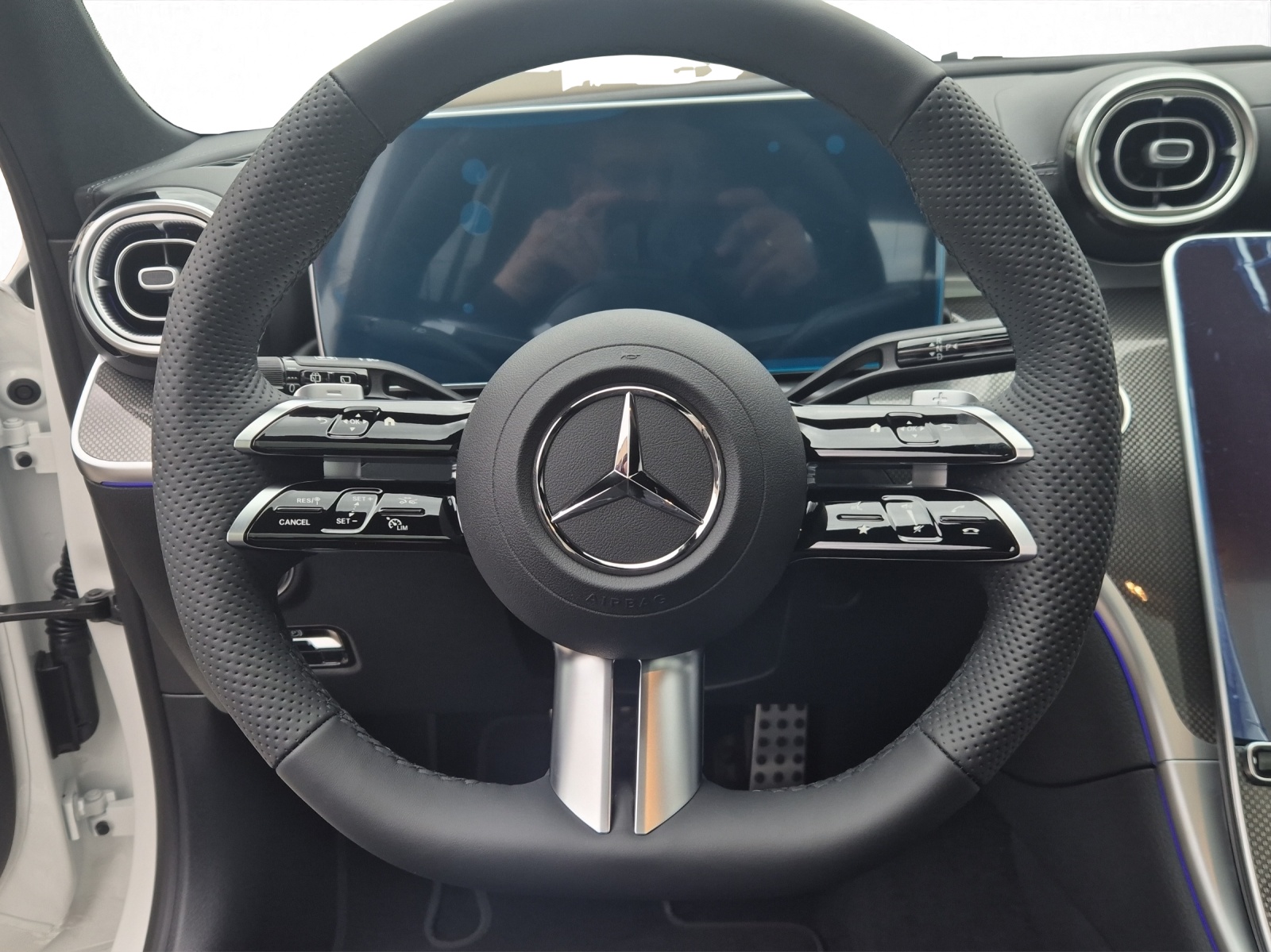 MERCEDES-BENZ C 220 d AMG Line 4Matic Swiss Star T-Modell-image-10