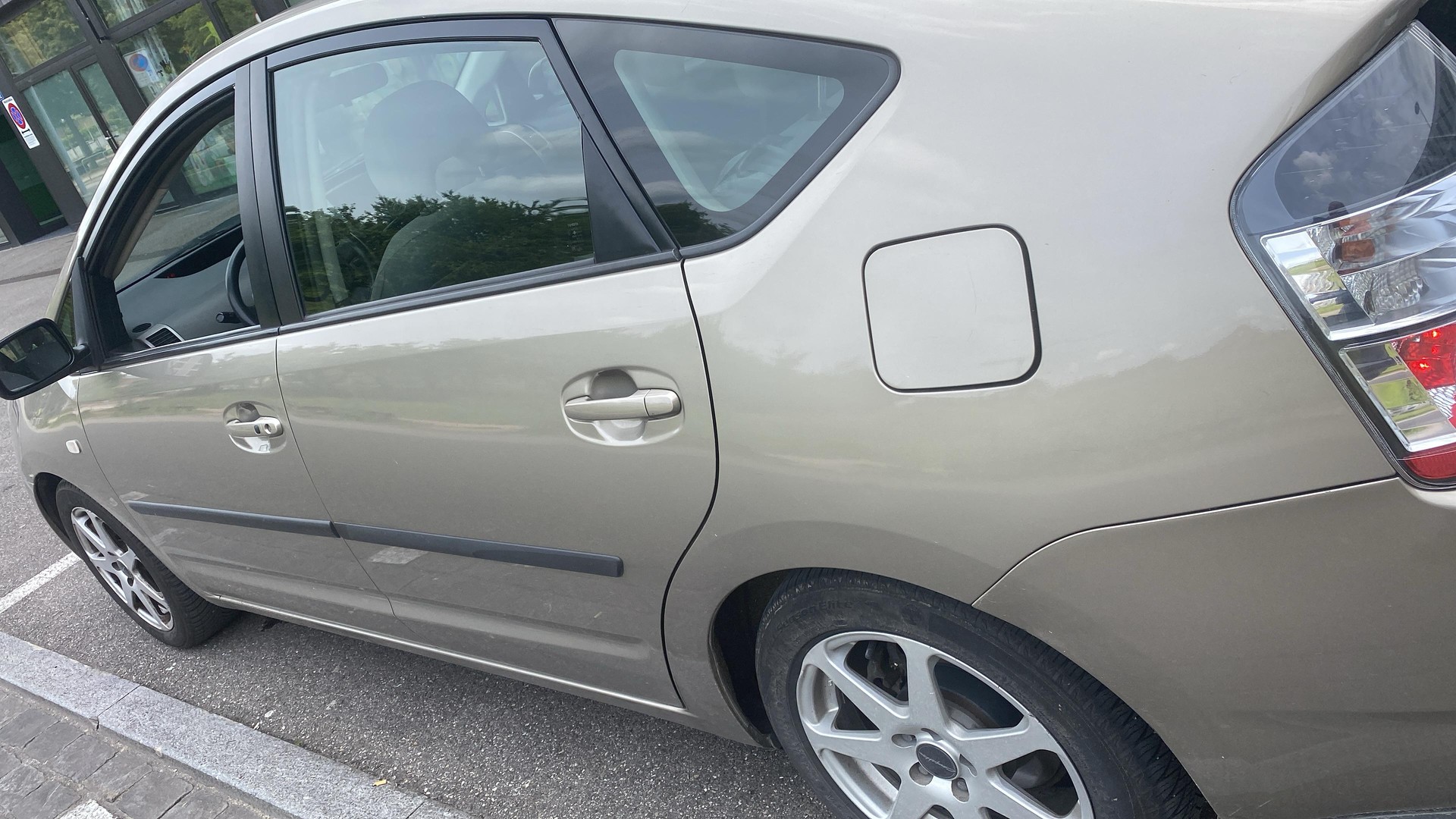 TOYOTA Prius 1.5 16V Hybrid-image-1