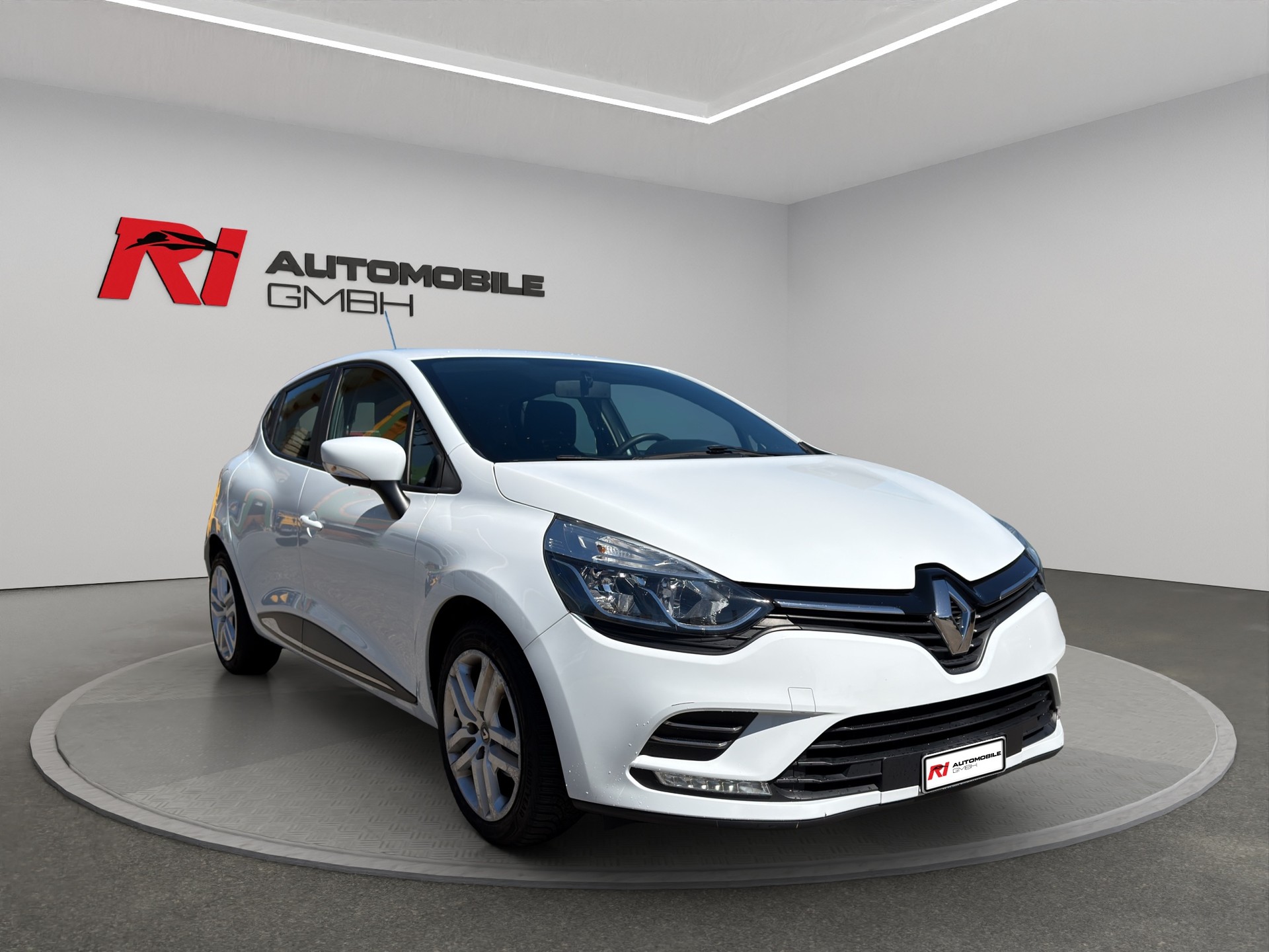 RENAULT Clio 0.9 Zen-showroom-element-1
