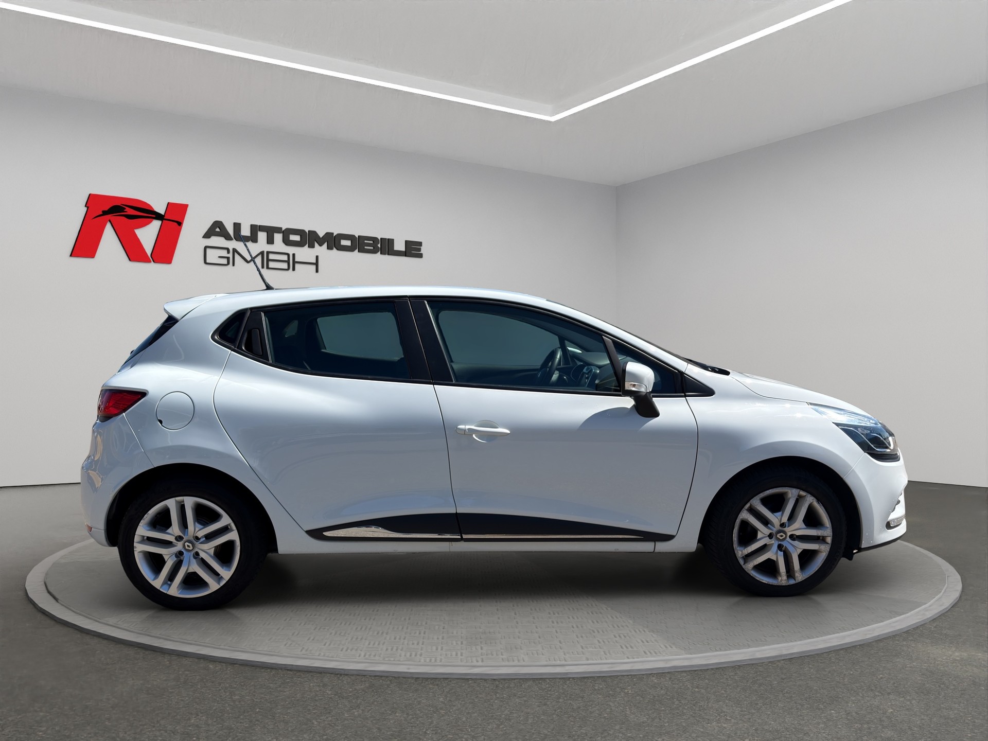 RENAULT Clio 0.9 Zen-image-6