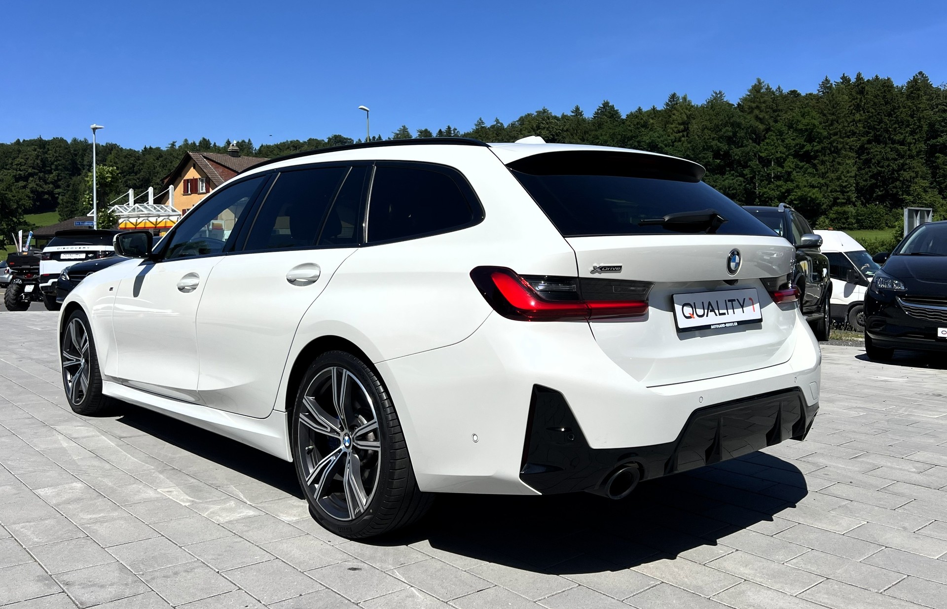 BMW 330i Touring xDrive Steptronic M Sport Pro-showroom-element-2