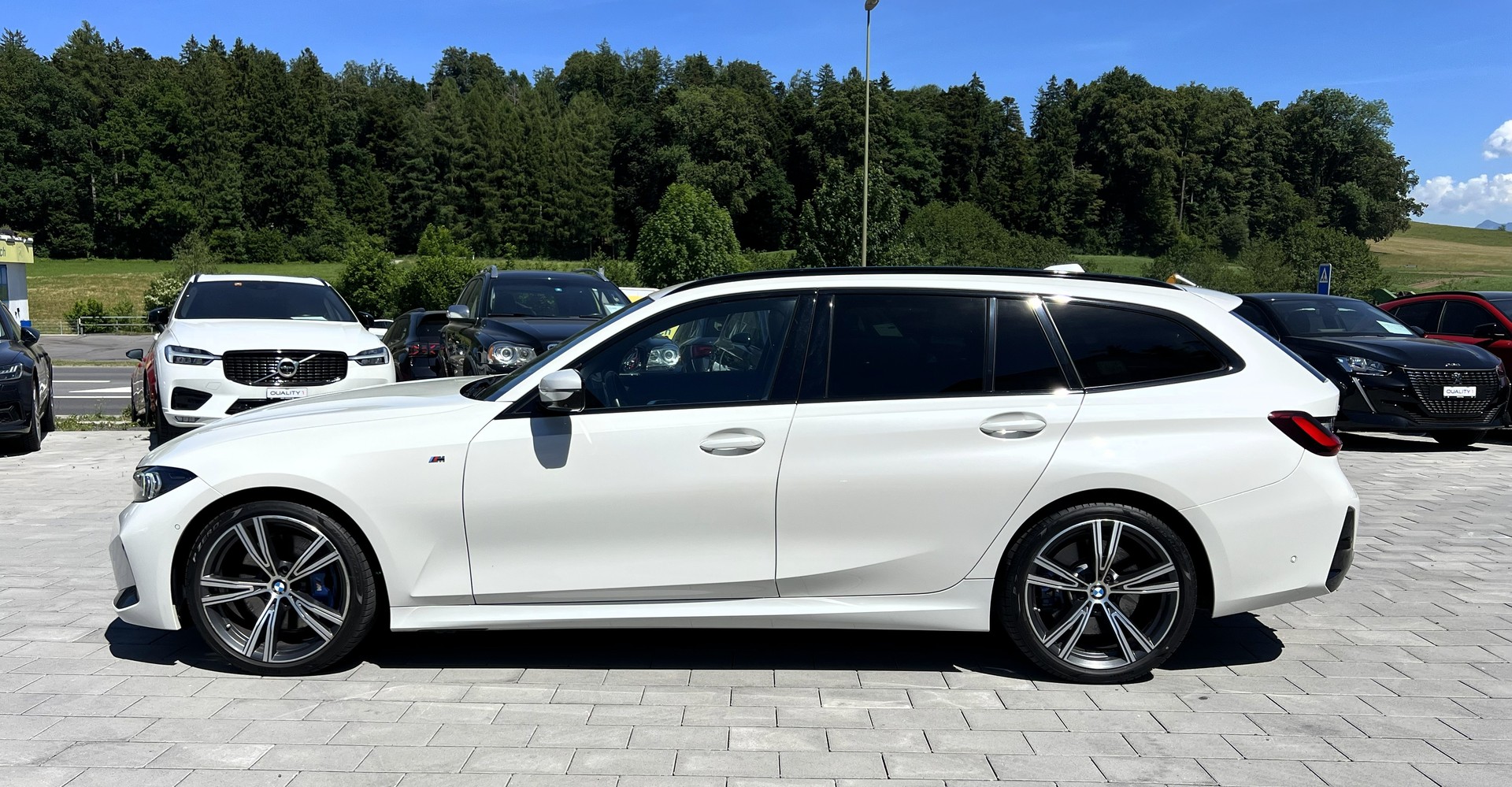 BMW 330i Touring xDrive Steptronic M Sport Pro-showroom-element-1