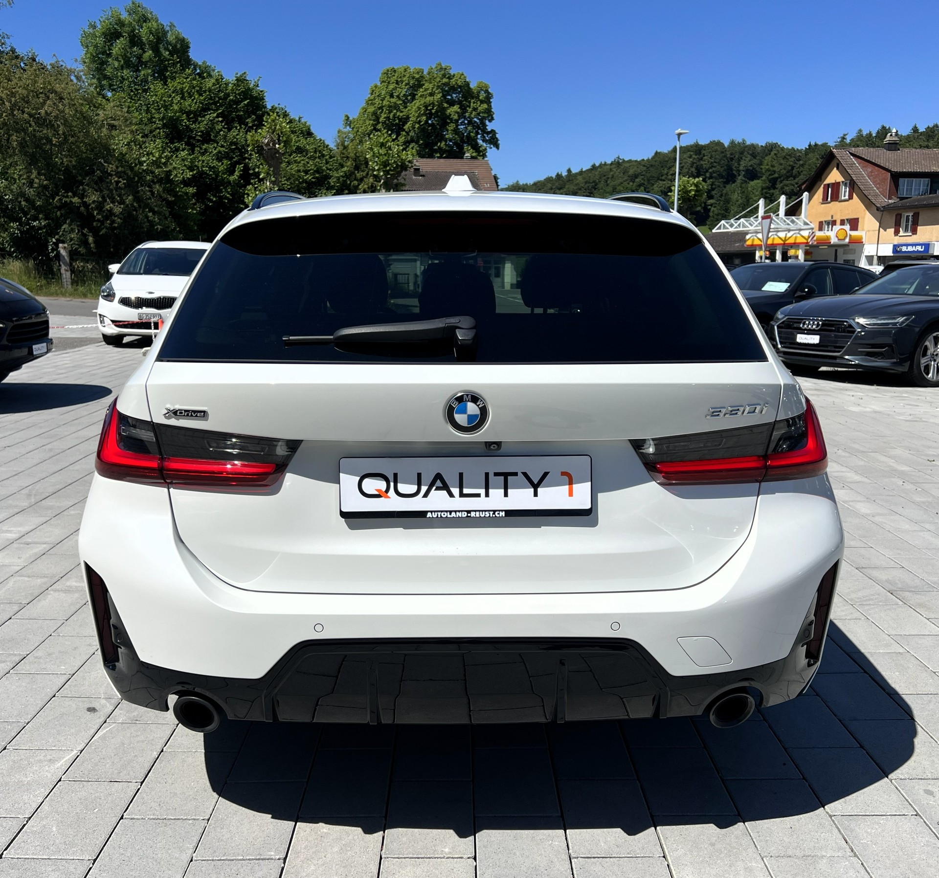 BMW 330i Touring xDrive Steptronic M Sport Pro-showroom-element-3