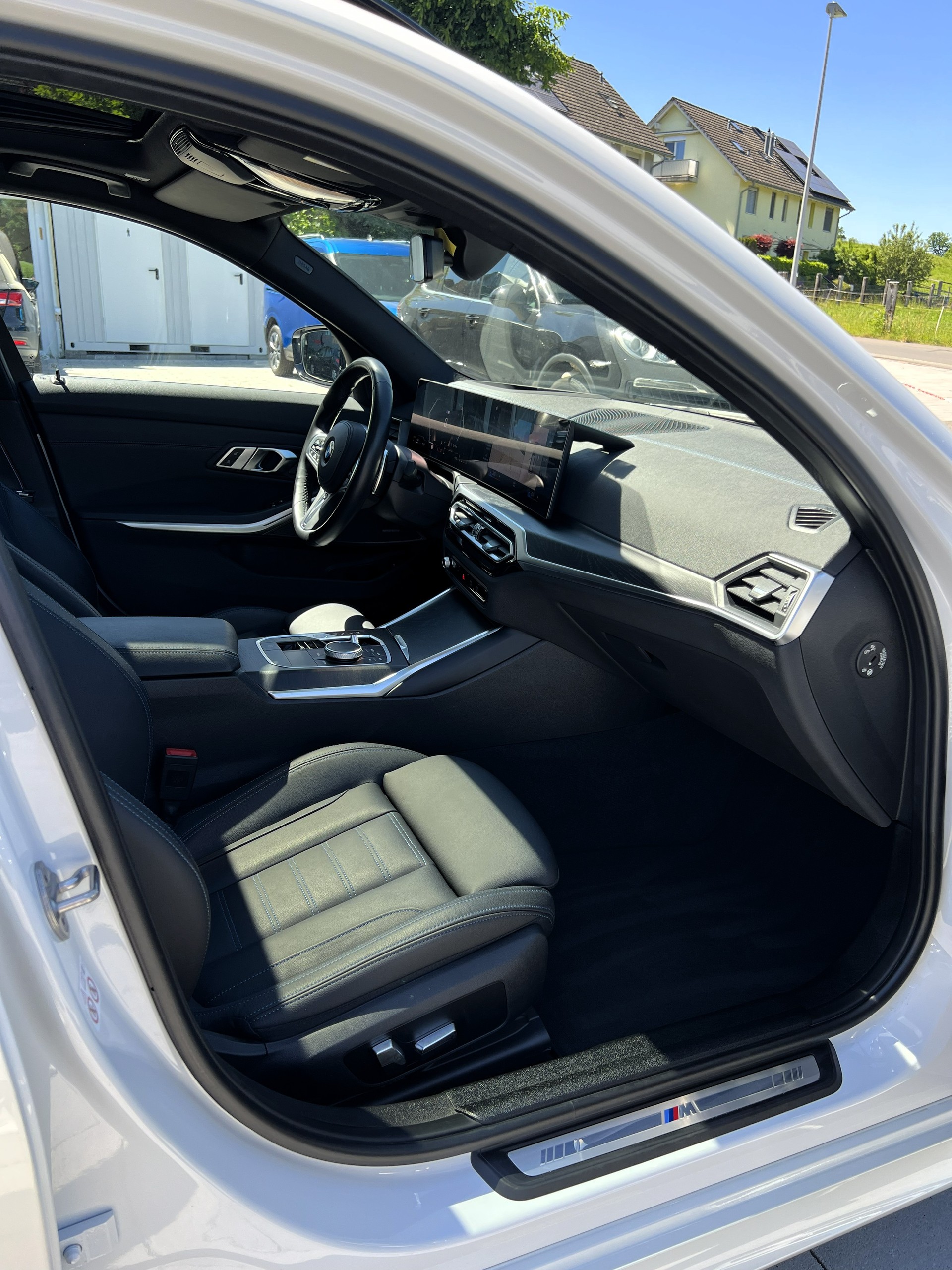 BMW 330i Touring xDrive Steptronic M Sport Pro-image-16