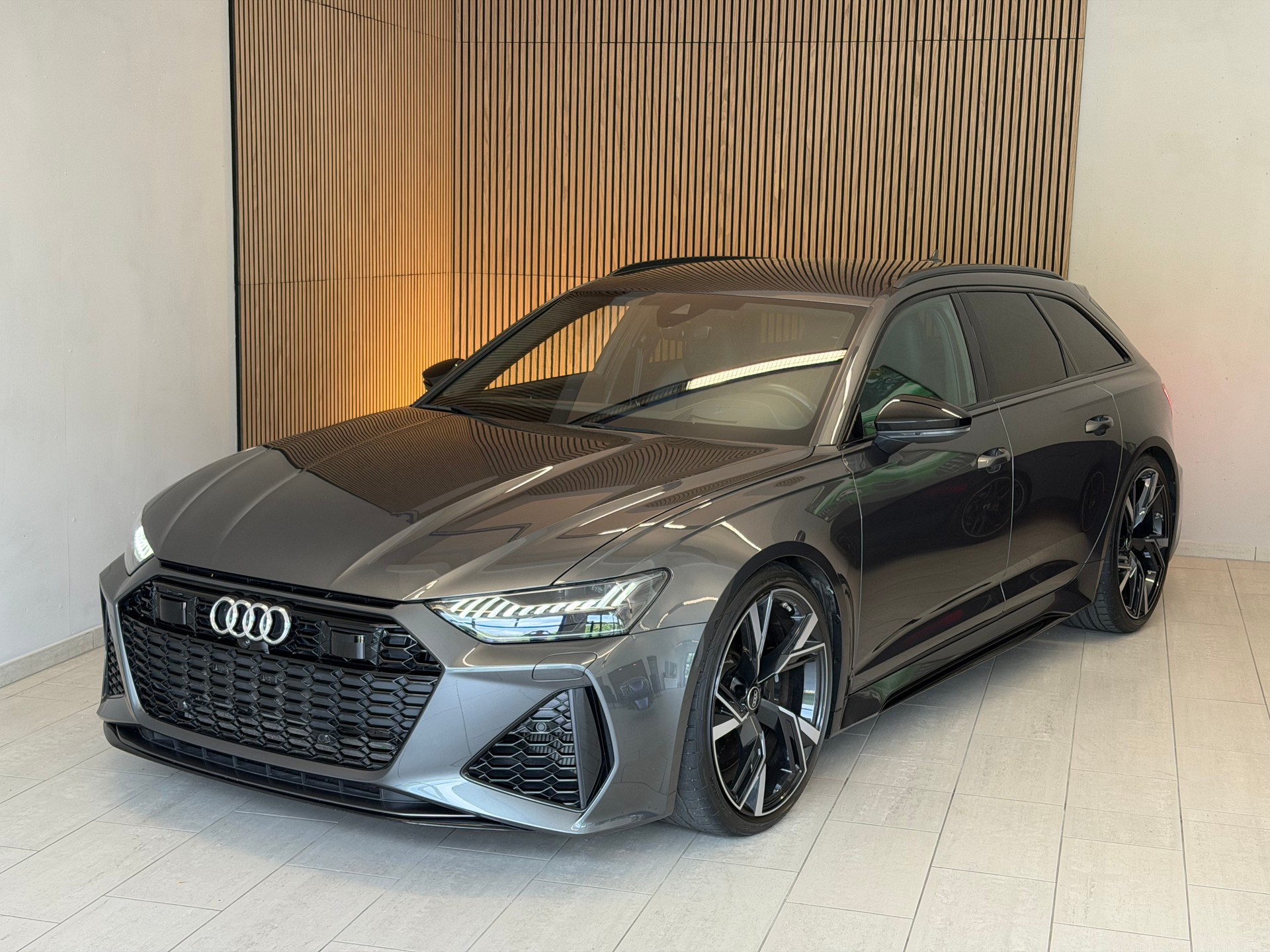AUDI RS6 Avant 4.0 TFSI V8 quattro-showroom-element-1