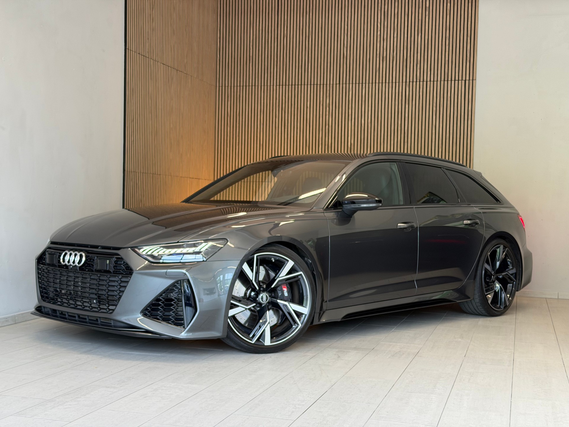 AUDI RS6 Avant 4.0 TFSI V8 quattro-showroom-element-2