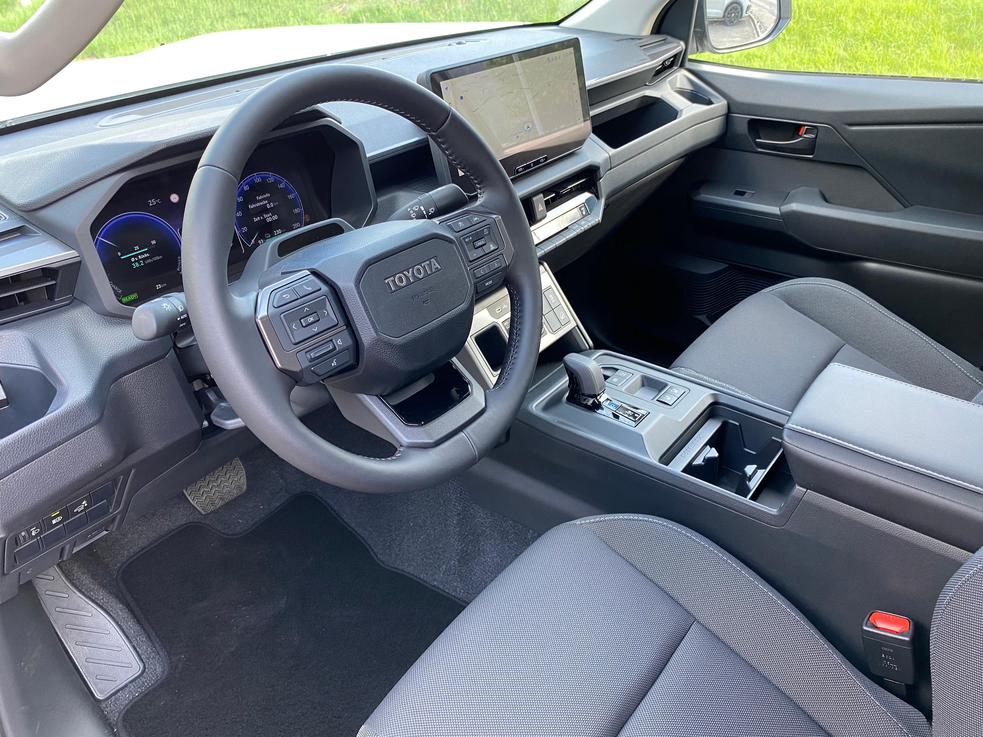 TOYOTA Hilux EV 59KWh Comfort-image-7