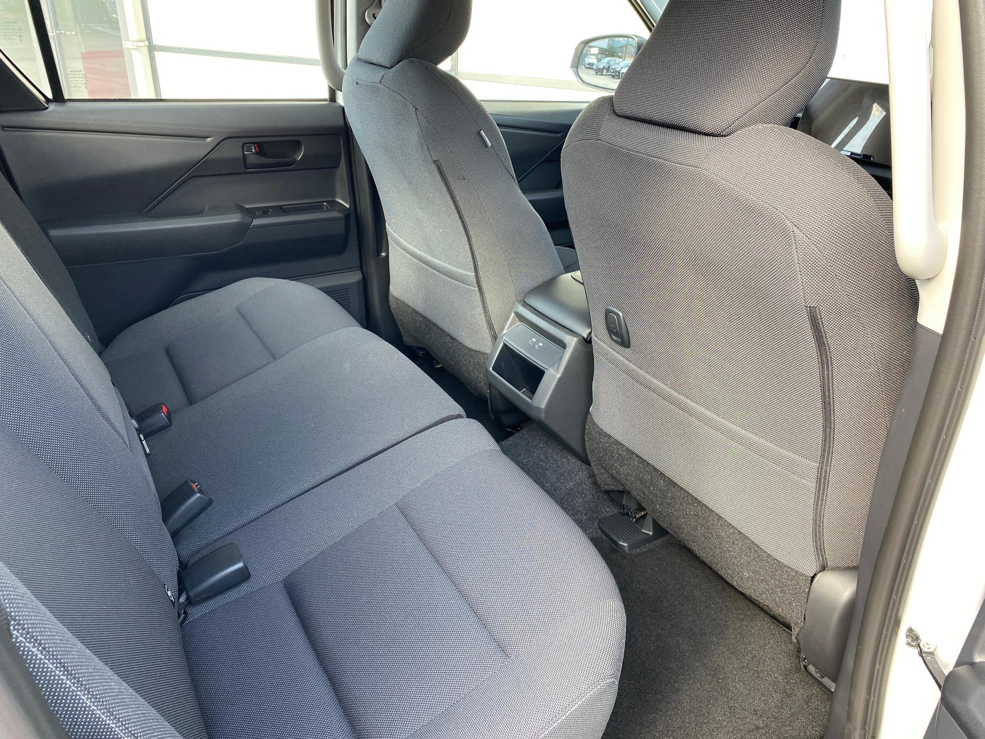 TOYOTA Hilux EV 59KWh Comfort-image-4