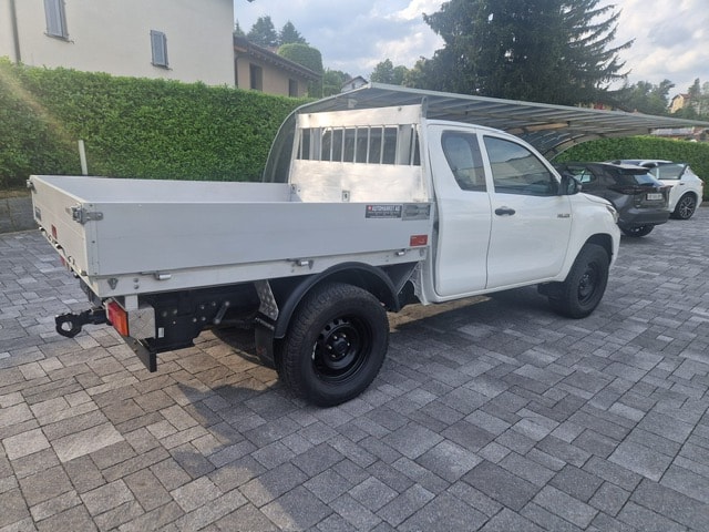 TOYOTA Hilux 2.4D-4D Confort Extra Cab 4x4 - Ponte Fisso in Alluminio - Doppio Gancio Traino KG. 3500-image-2