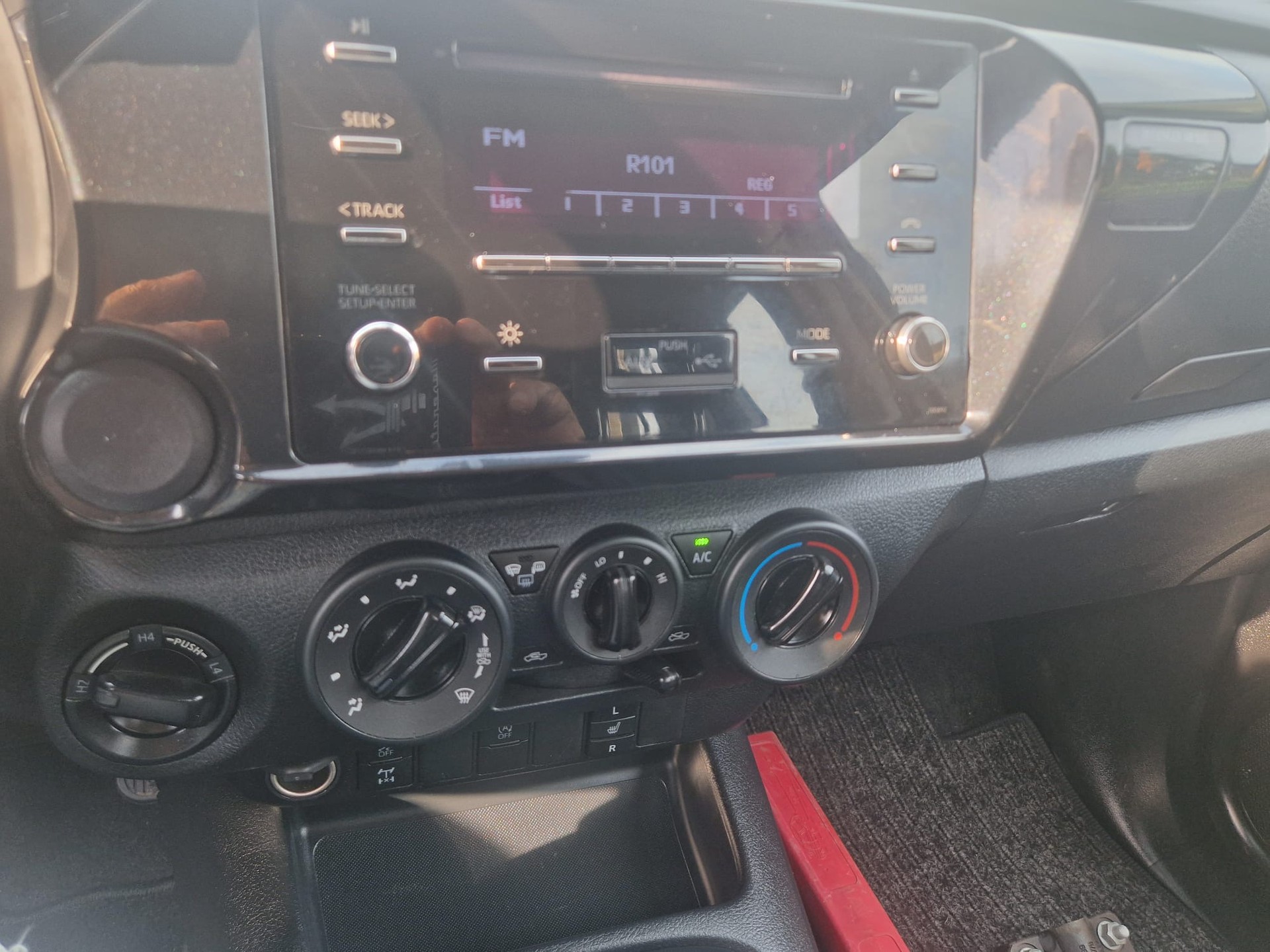 TOYOTA Hilux 2.4D-4D Confort Extra Cab 4x4 - Ponte Fisso in Alluminio - Doppio Gancio Traino KG. 3500-image-12
