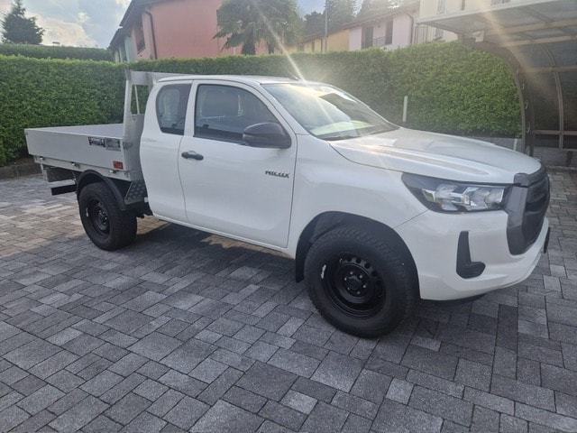 TOYOTA Hilux 2.4D-4D Confort Extra Cab 4x4 - Ponte Fisso in Alluminio - Doppio Gancio Traino KG. 3500-image-1