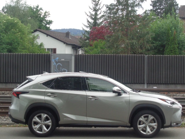 LEXUS NX 300h excellence E-Four Automatic-image-14