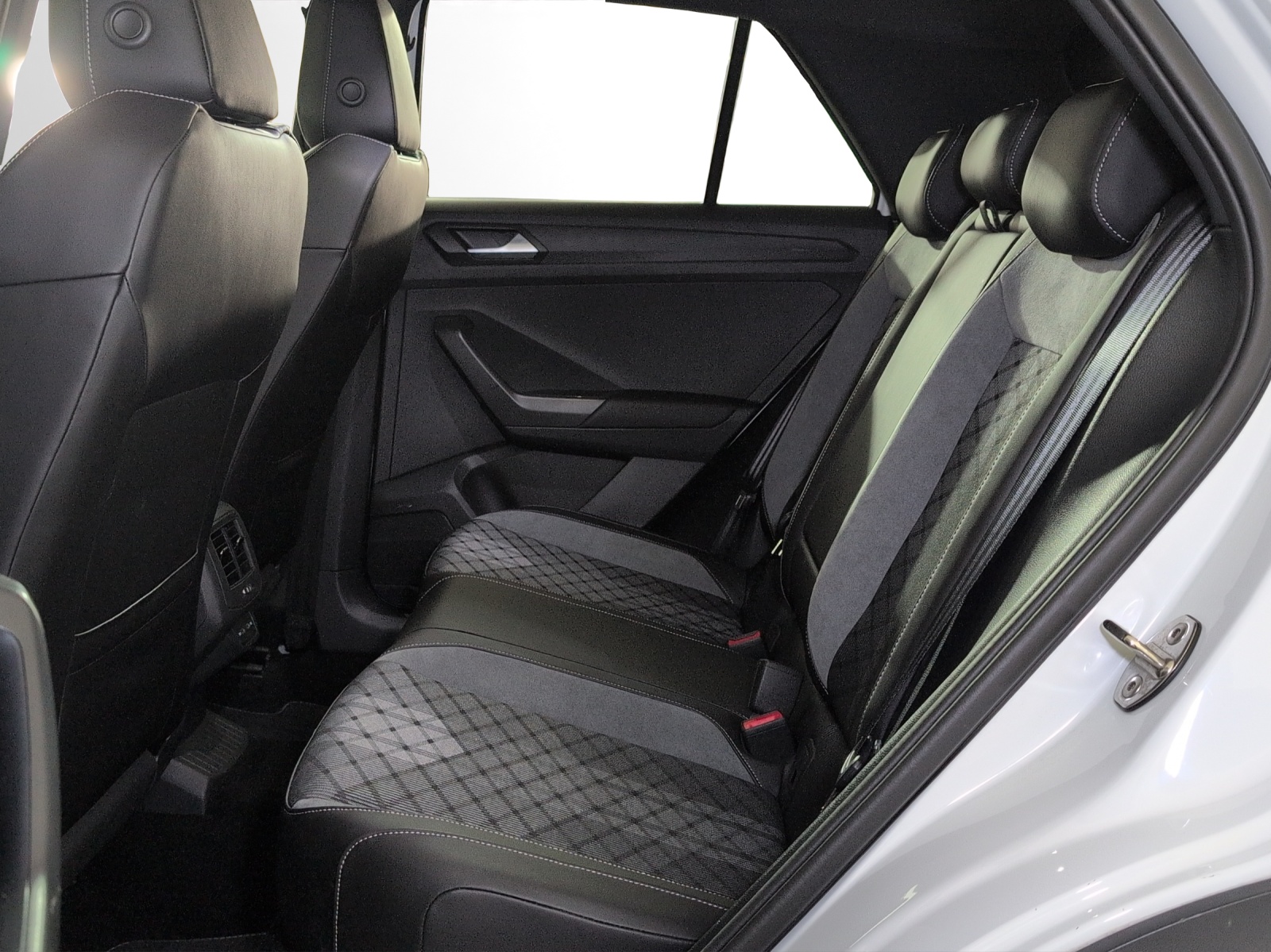VW T-Roc 2.0 TSI R-Line DSG 4Motion-image-7