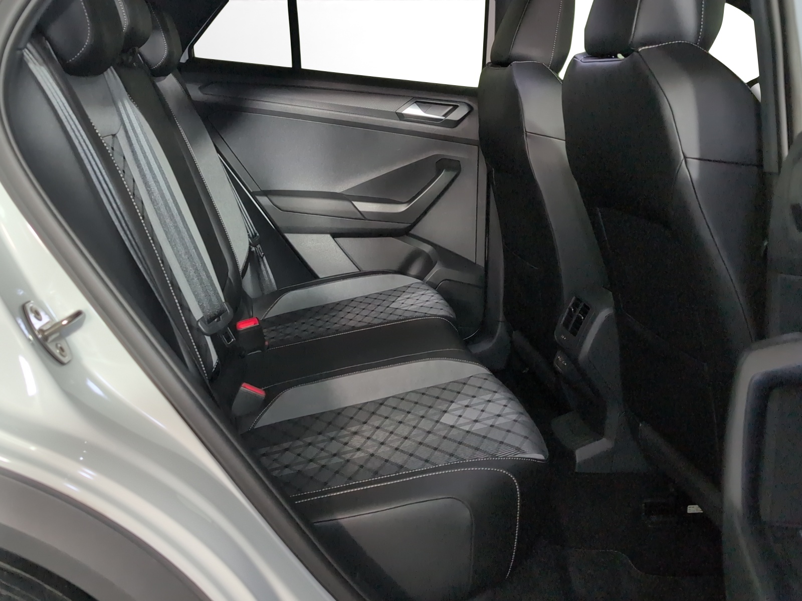 VW T-Roc 2.0 TSI R-Line DSG 4Motion-image-8