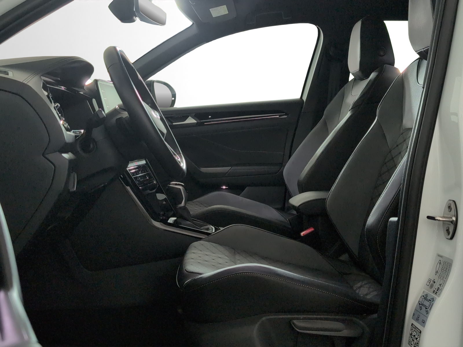 VW T-Roc 2.0 TSI R-Line DSG 4Motion-image-5