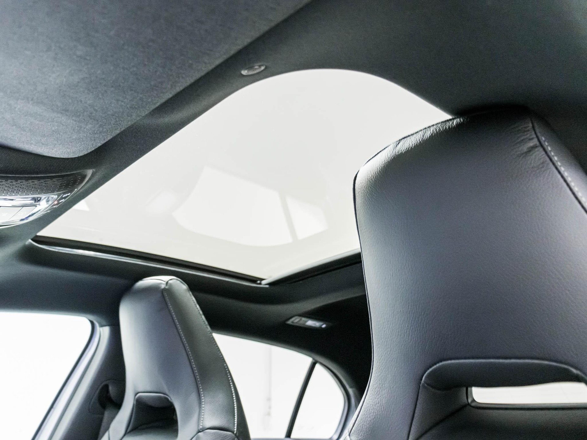 MERCEDES-BENZ A 250 4MATIC-image-8