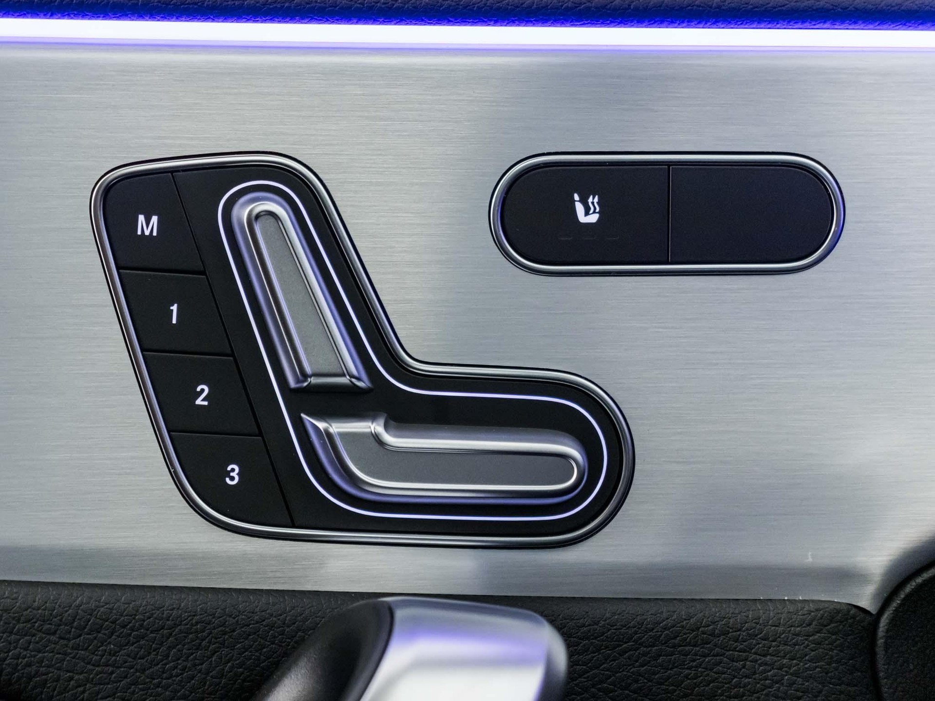 MERCEDES-BENZ A 250 4MATIC-image-12