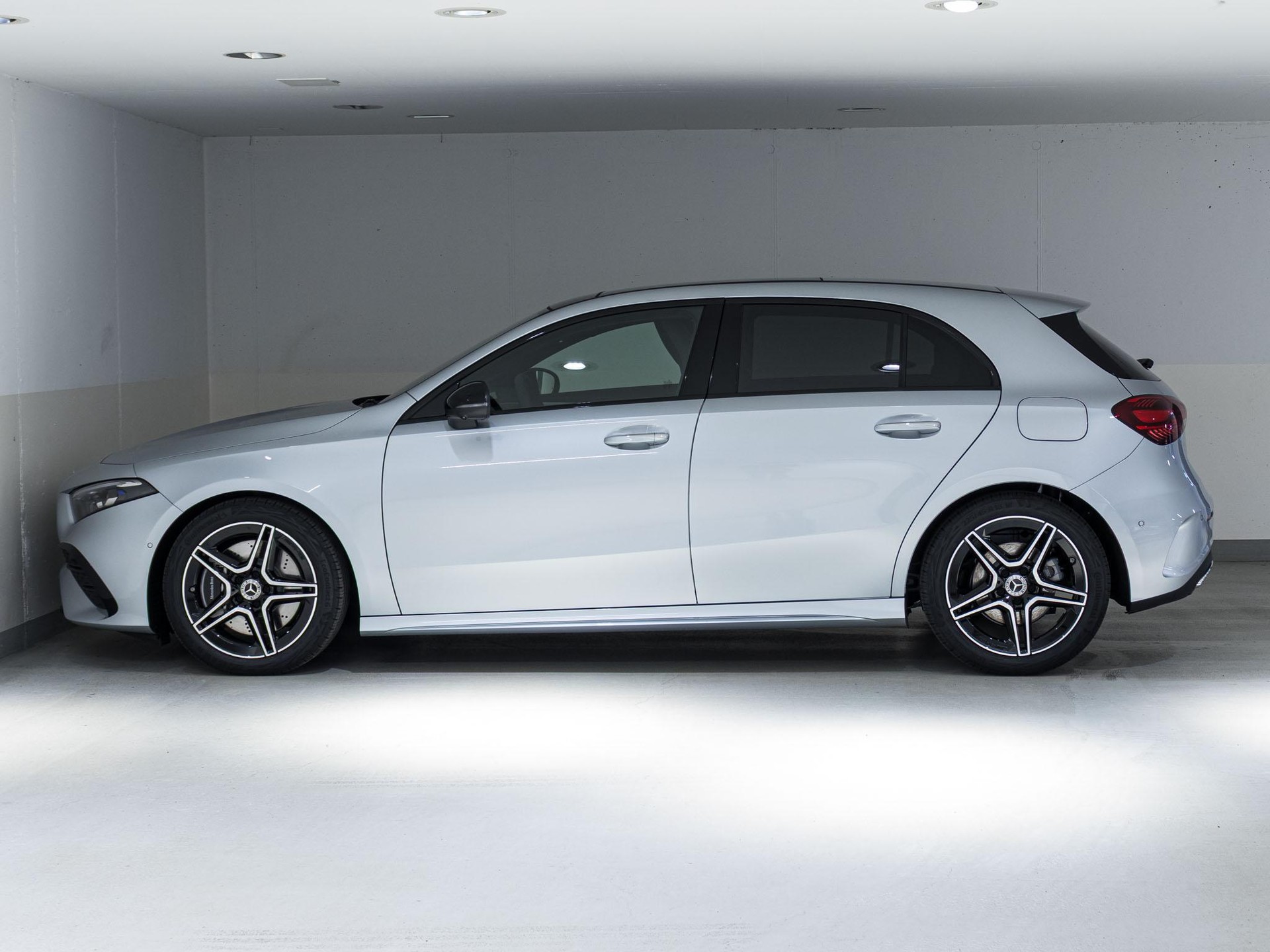 MERCEDES-BENZ A 250 4MATIC-image-4