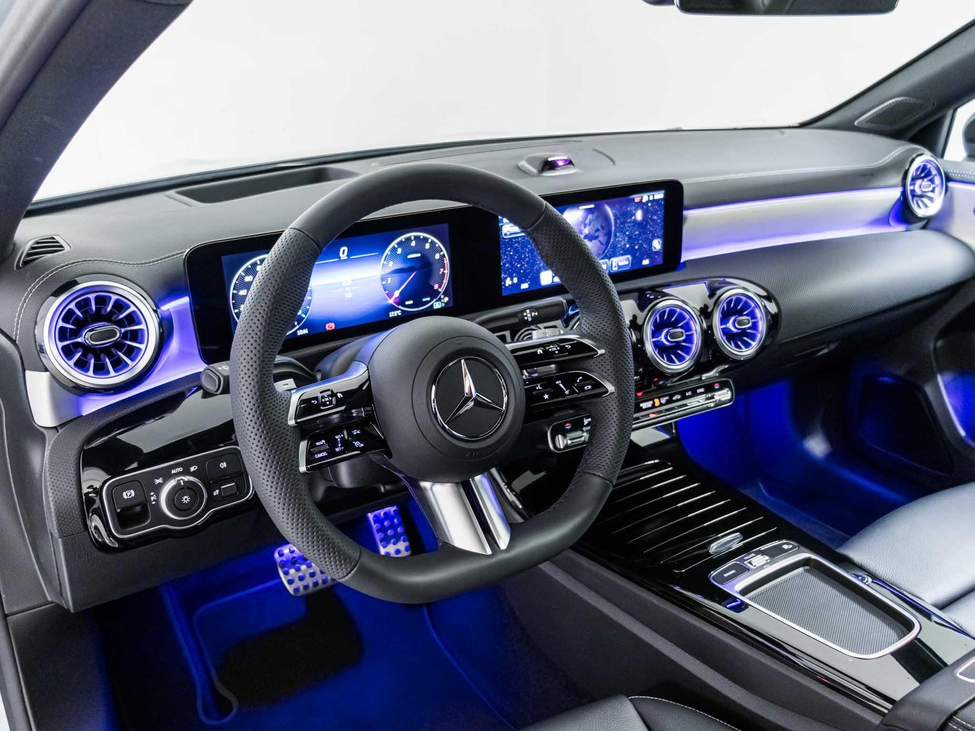 MERCEDES-BENZ A 250 4MATIC-image-9