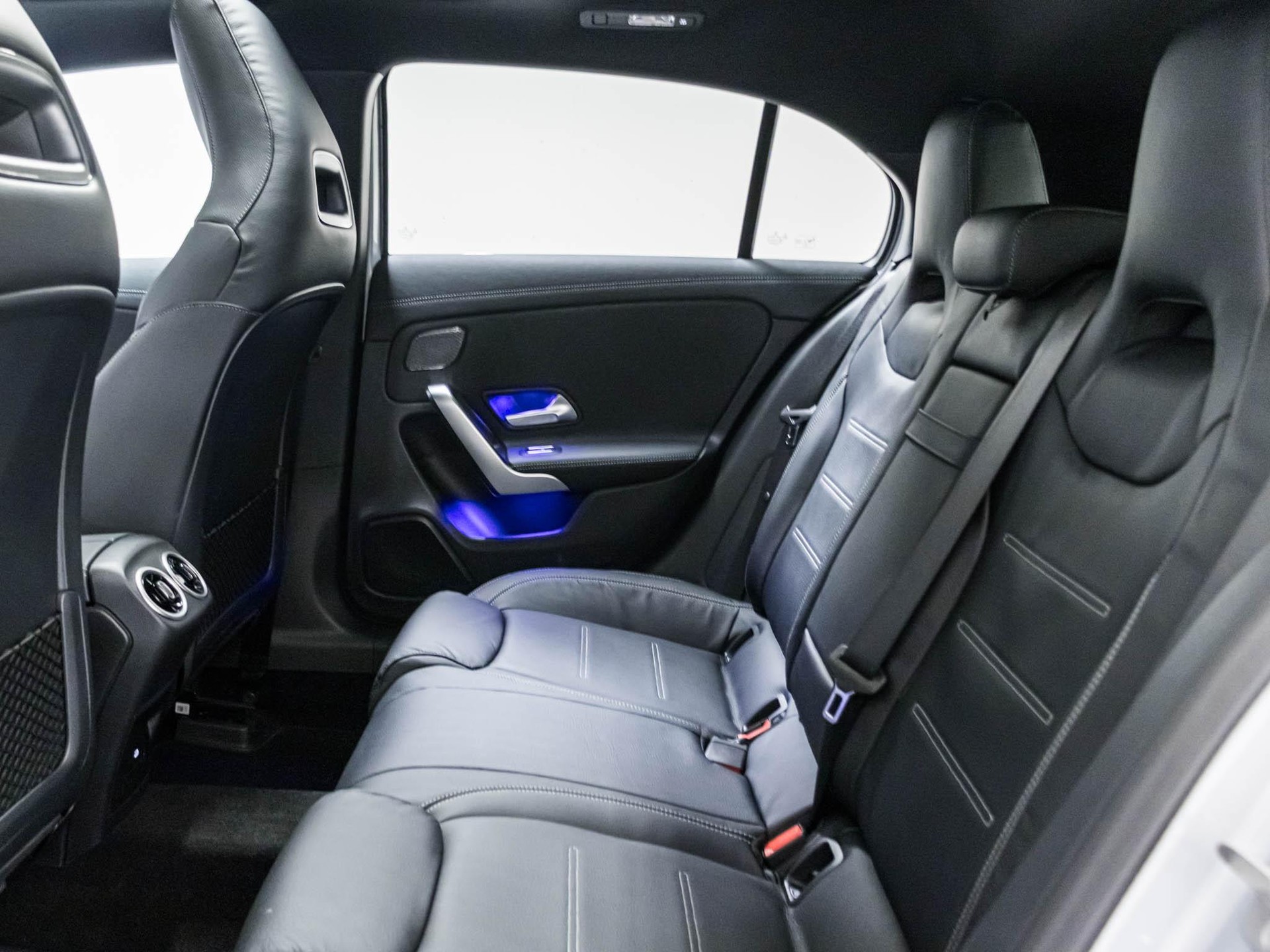 MERCEDES-BENZ A 250 4MATIC-image-7