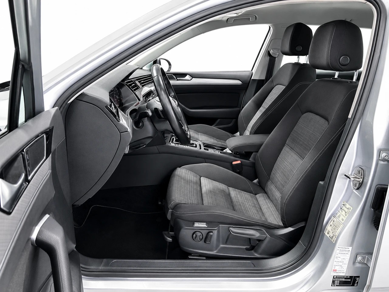 VW Passat Variant 2.0 TDI 200 Business DSG 4m CH FAHRZEUG-image-6