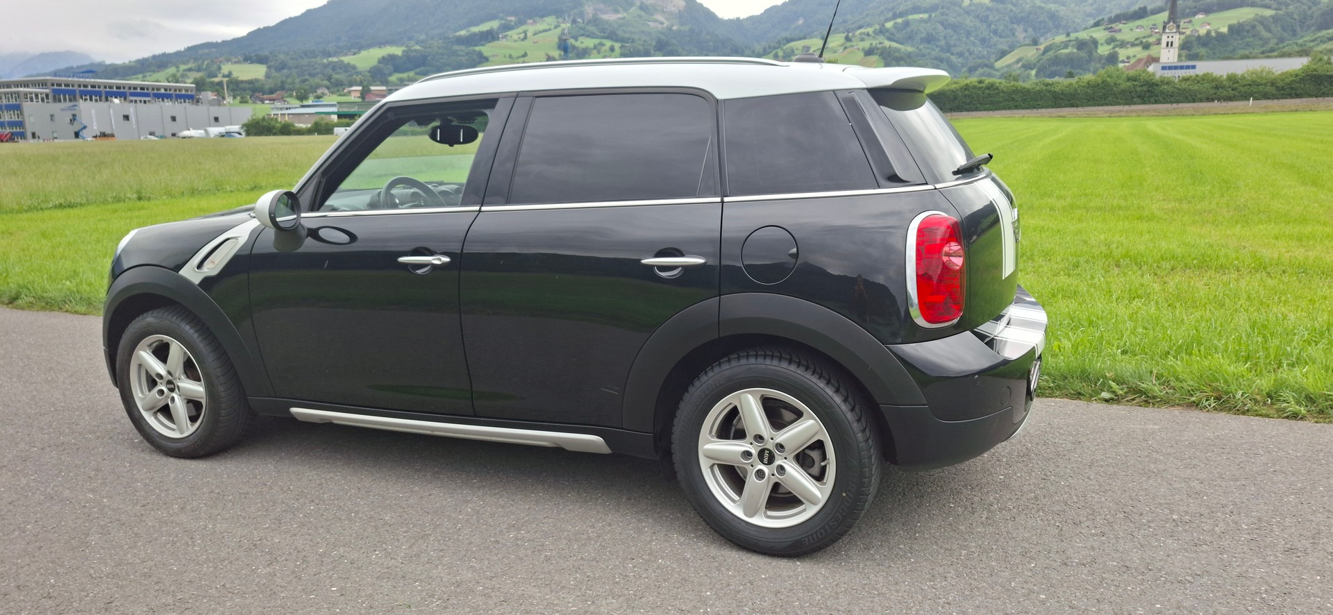 MINI Countryman Cooper D ALL4-image-1