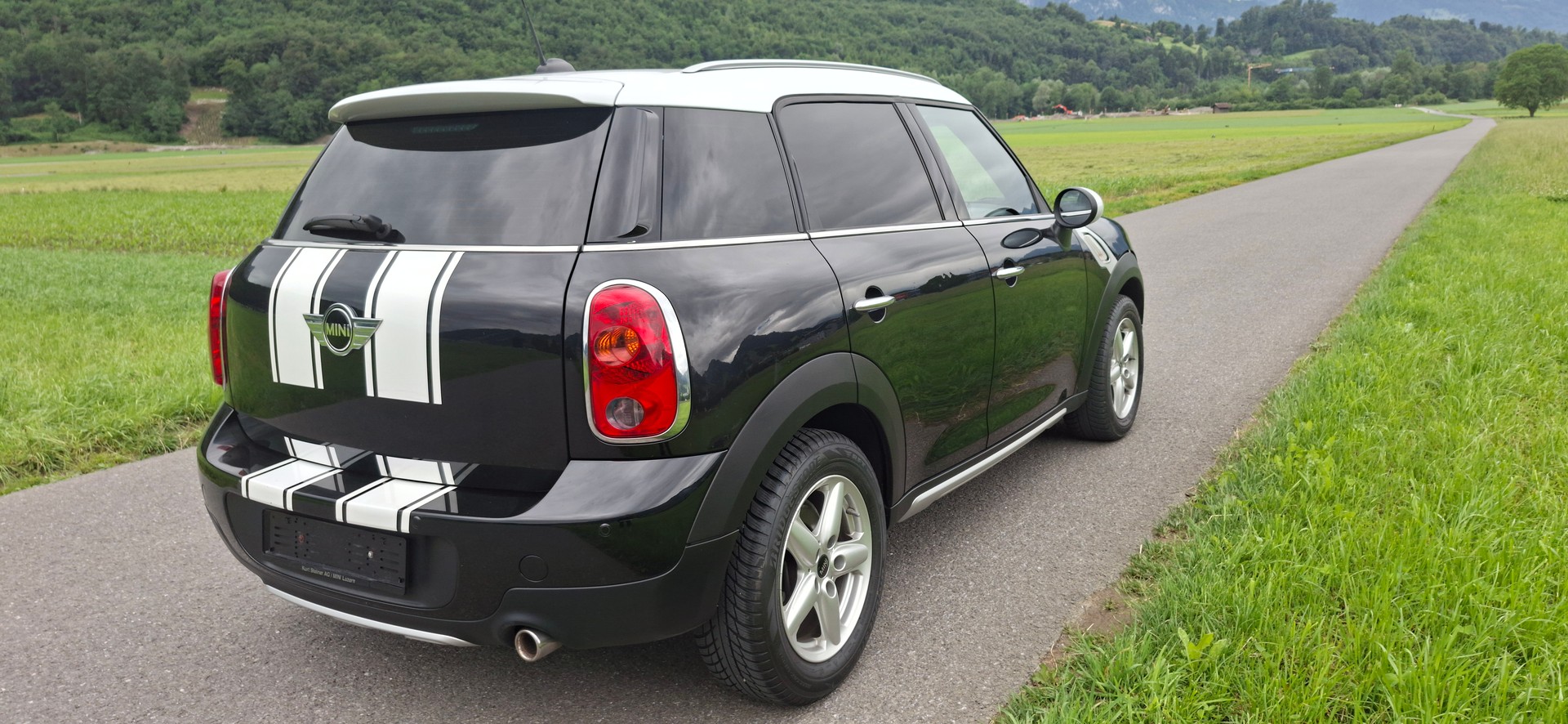 MINI Countryman Cooper D ALL4-image-4