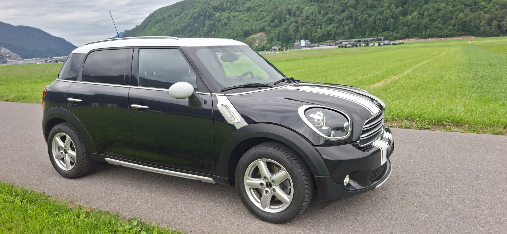 MINI Countryman Cooper D ALL4-image-0