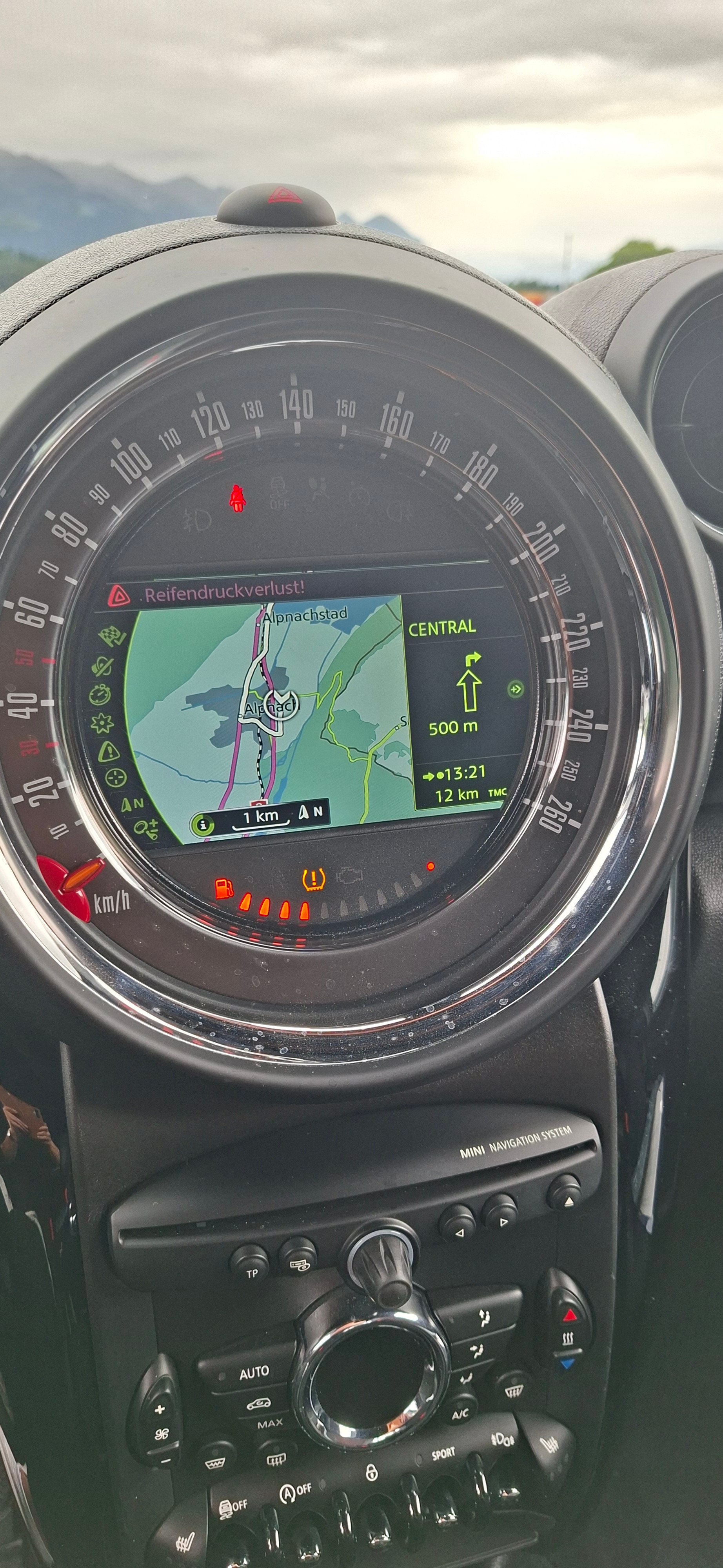 MINI Countryman Cooper D ALL4-image-7