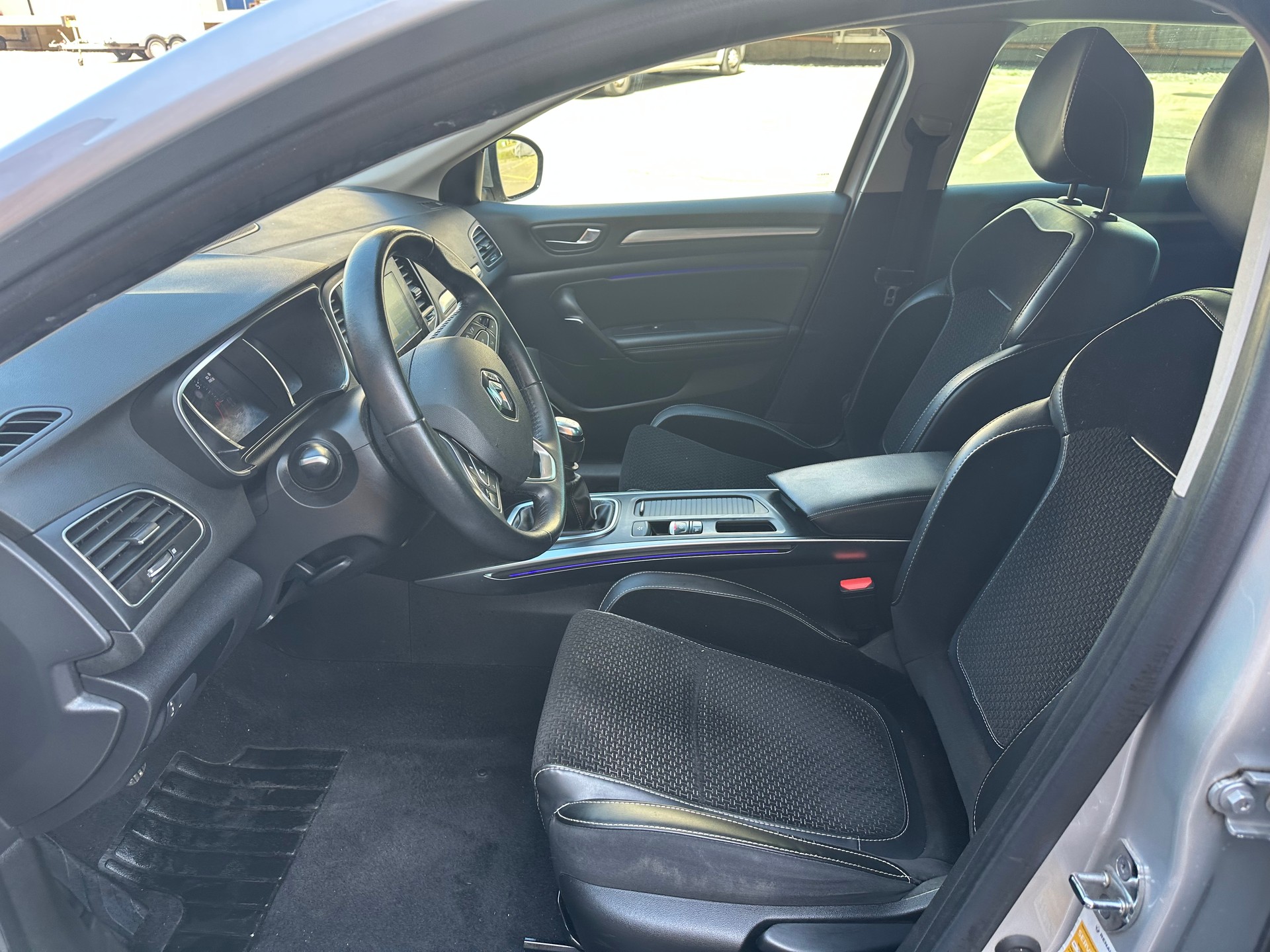 RENAULT Mégane Grandtour 1.2 16V Turbo GT Line-image-8
