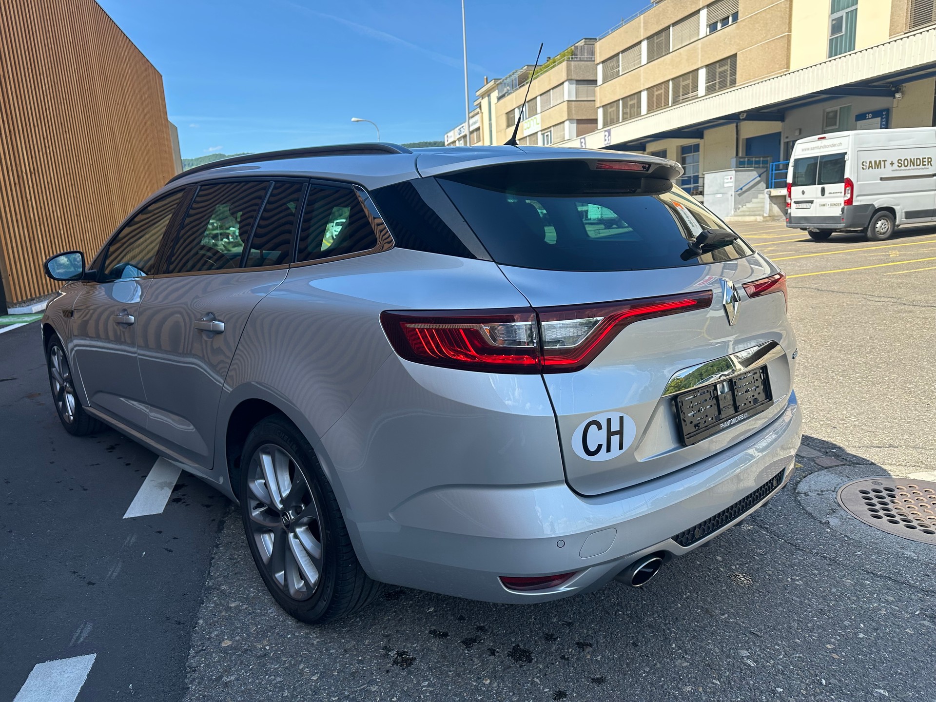 RENAULT Mégane Grandtour 1.2 16V Turbo GT Line-image-2