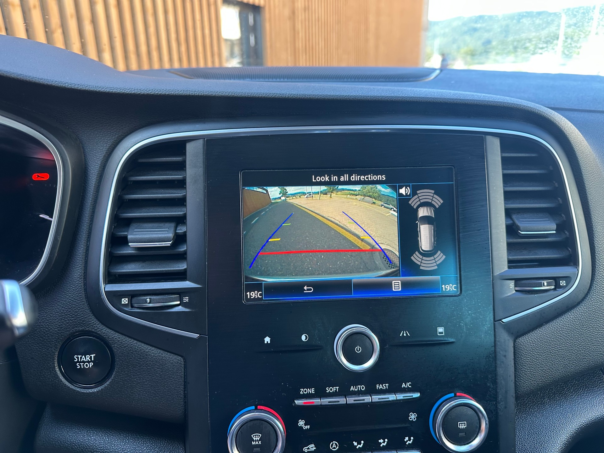 RENAULT Mégane Grandtour 1.2 16V Turbo GT Line-image-14