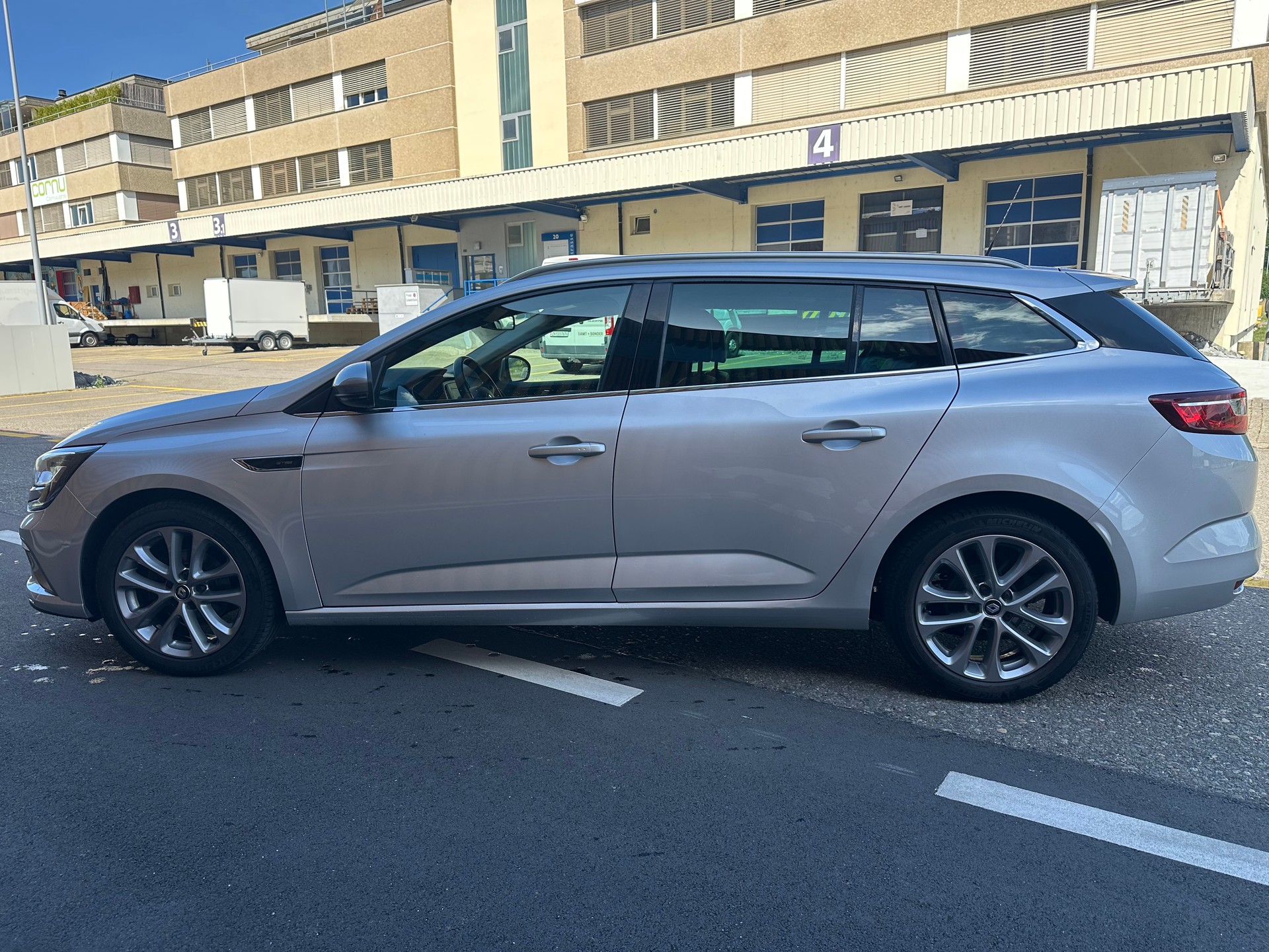 RENAULT Mégane Grandtour 1.2 16V Turbo GT Line-image-1