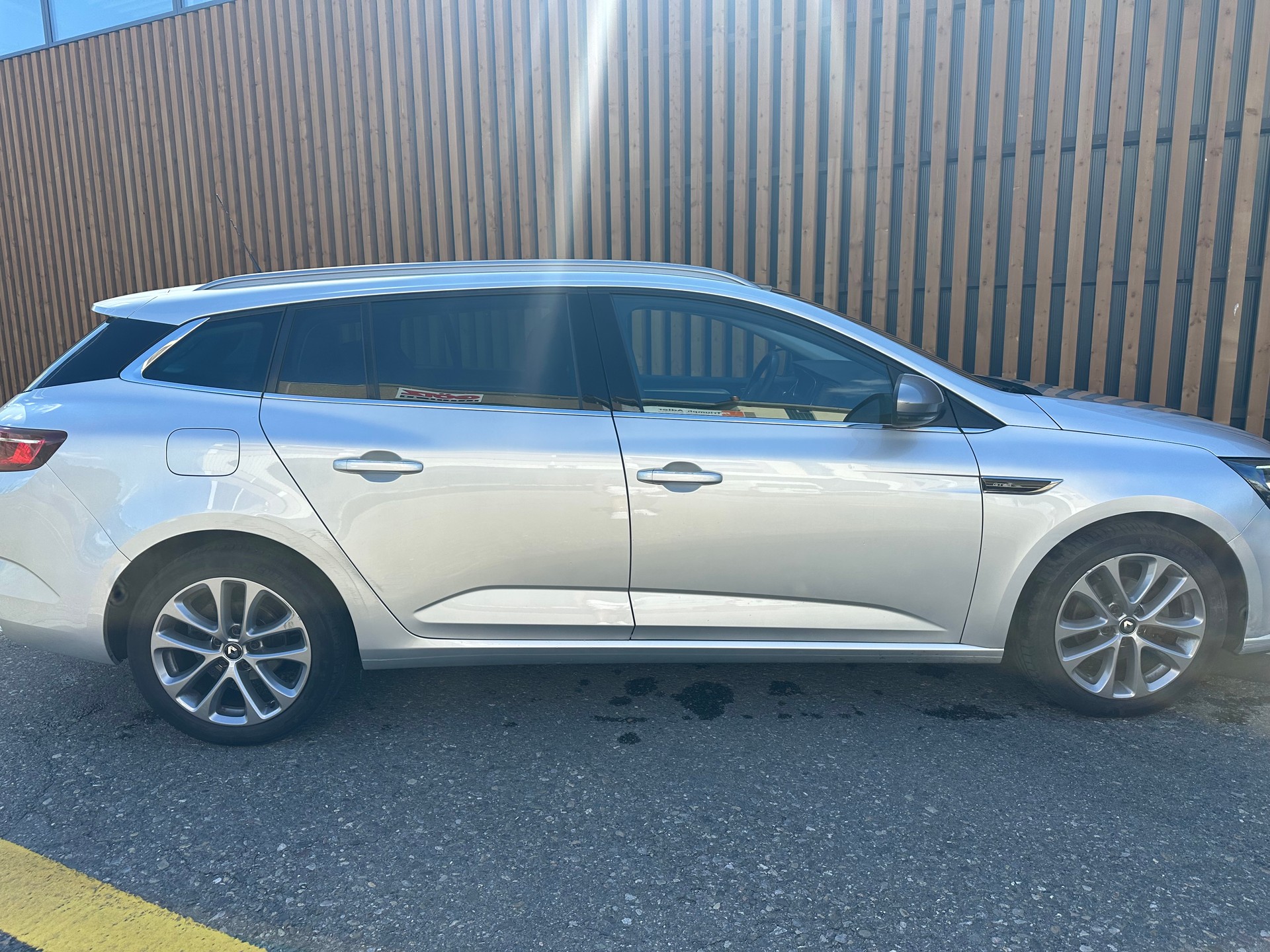 RENAULT Mégane Grandtour 1.2 16V Turbo GT Line-image-5