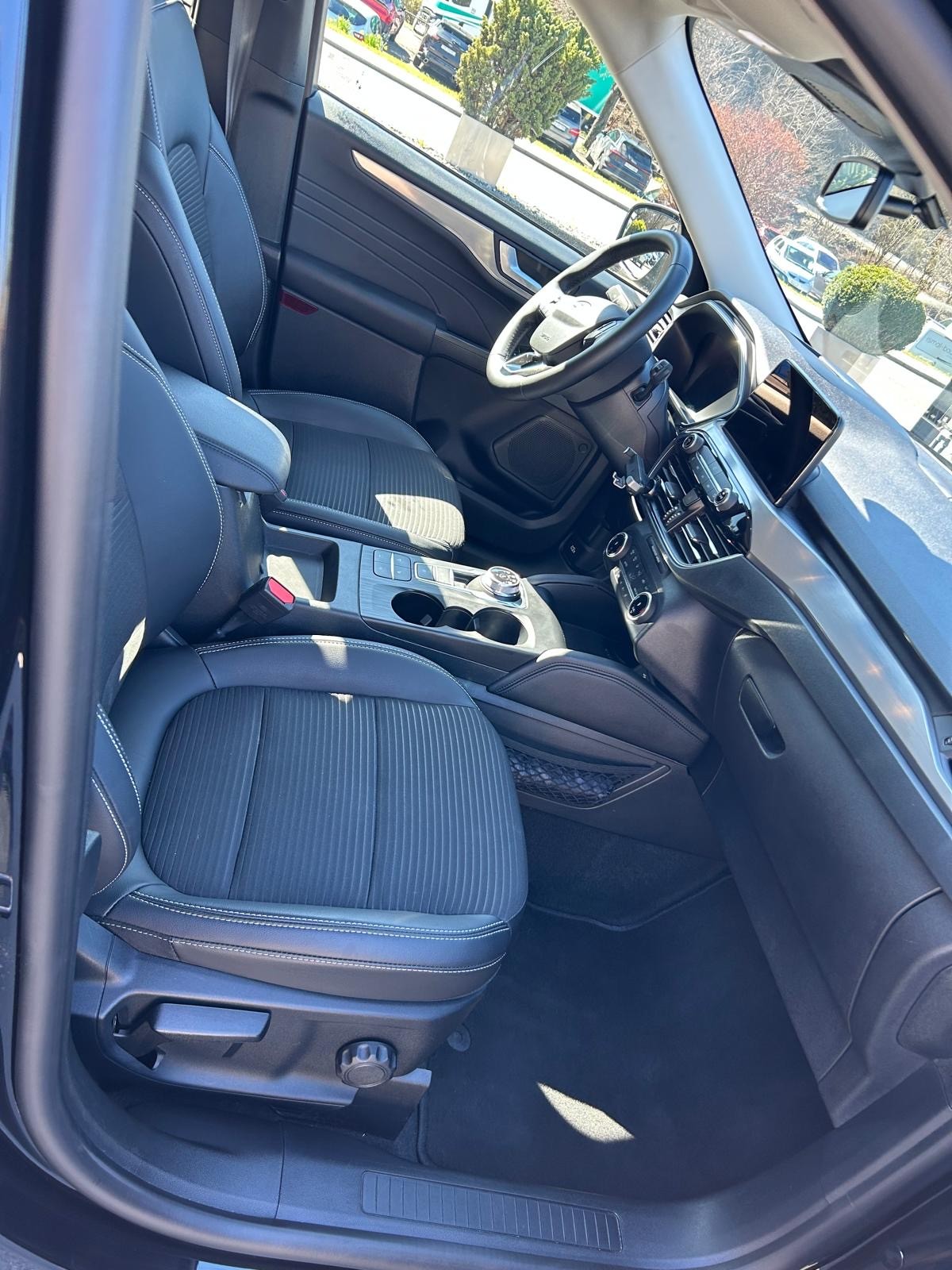 FORD KUGA 2.5 FHEV 4x4-image-4