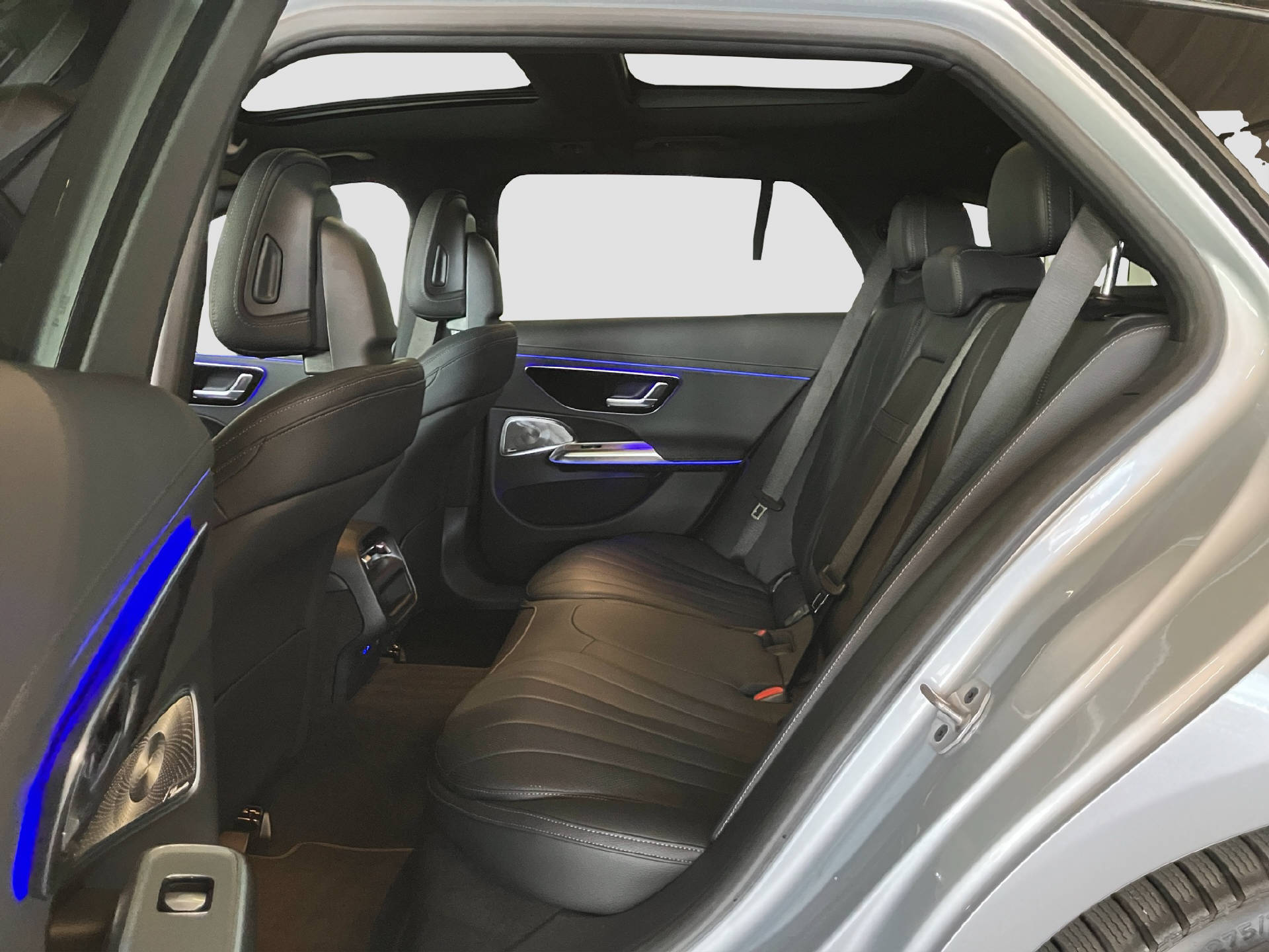 MERCEDES-BENZ E 300 de AMG Line 4matic Kombi-image-13