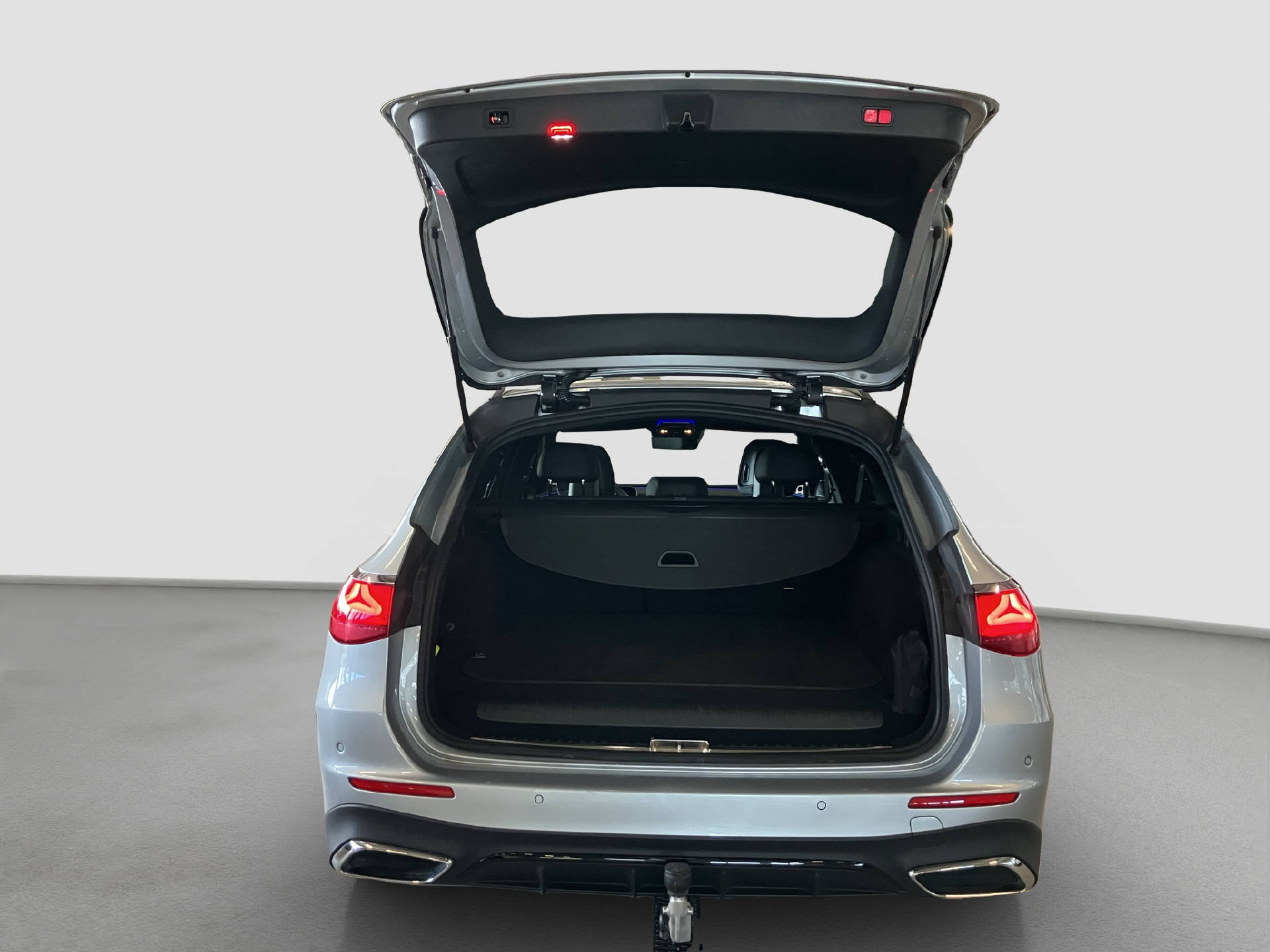 MERCEDES-BENZ E 300 de AMG Line 4matic Kombi-image-14