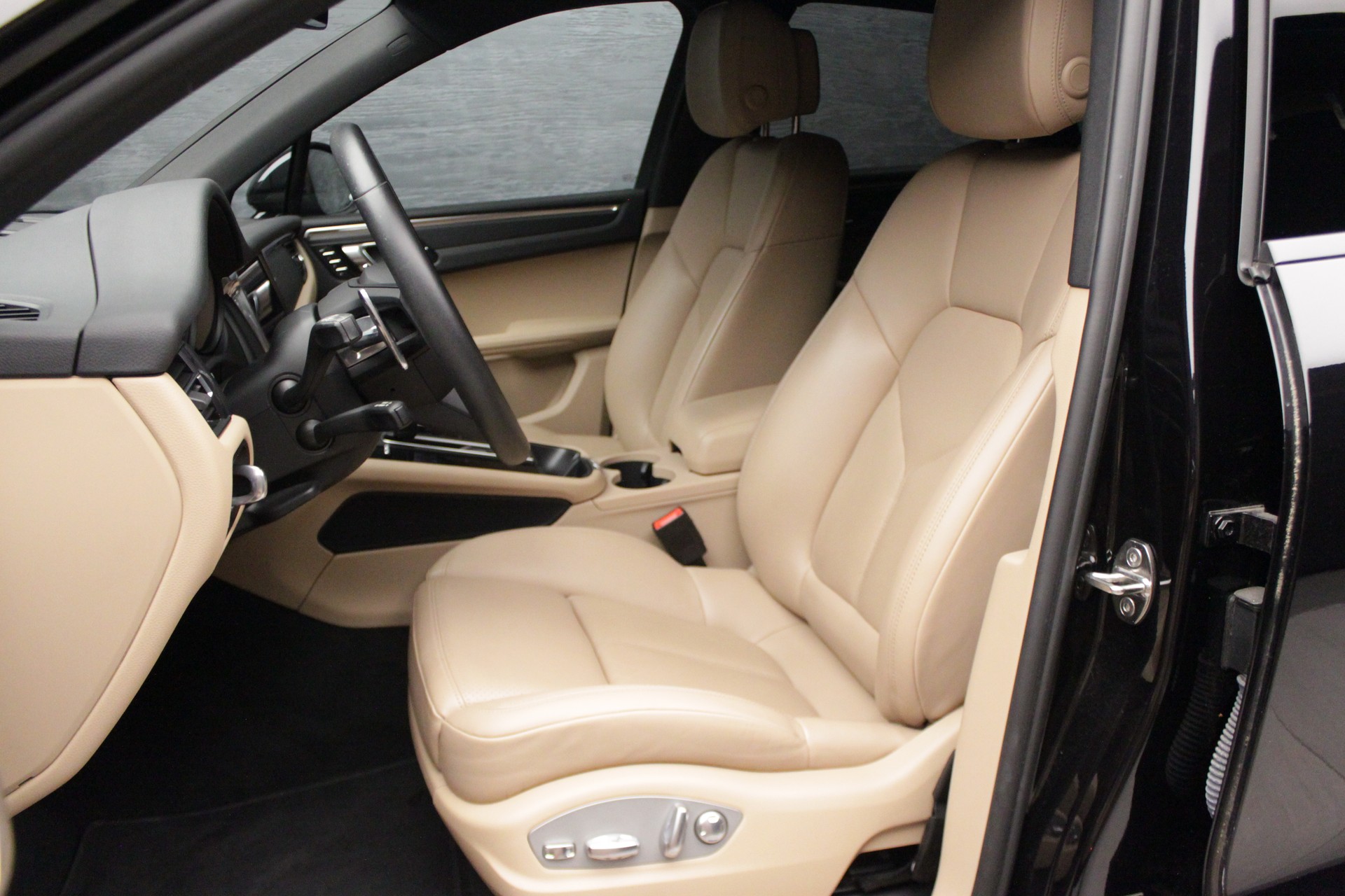 PORSCHE Macan PDK-image-16