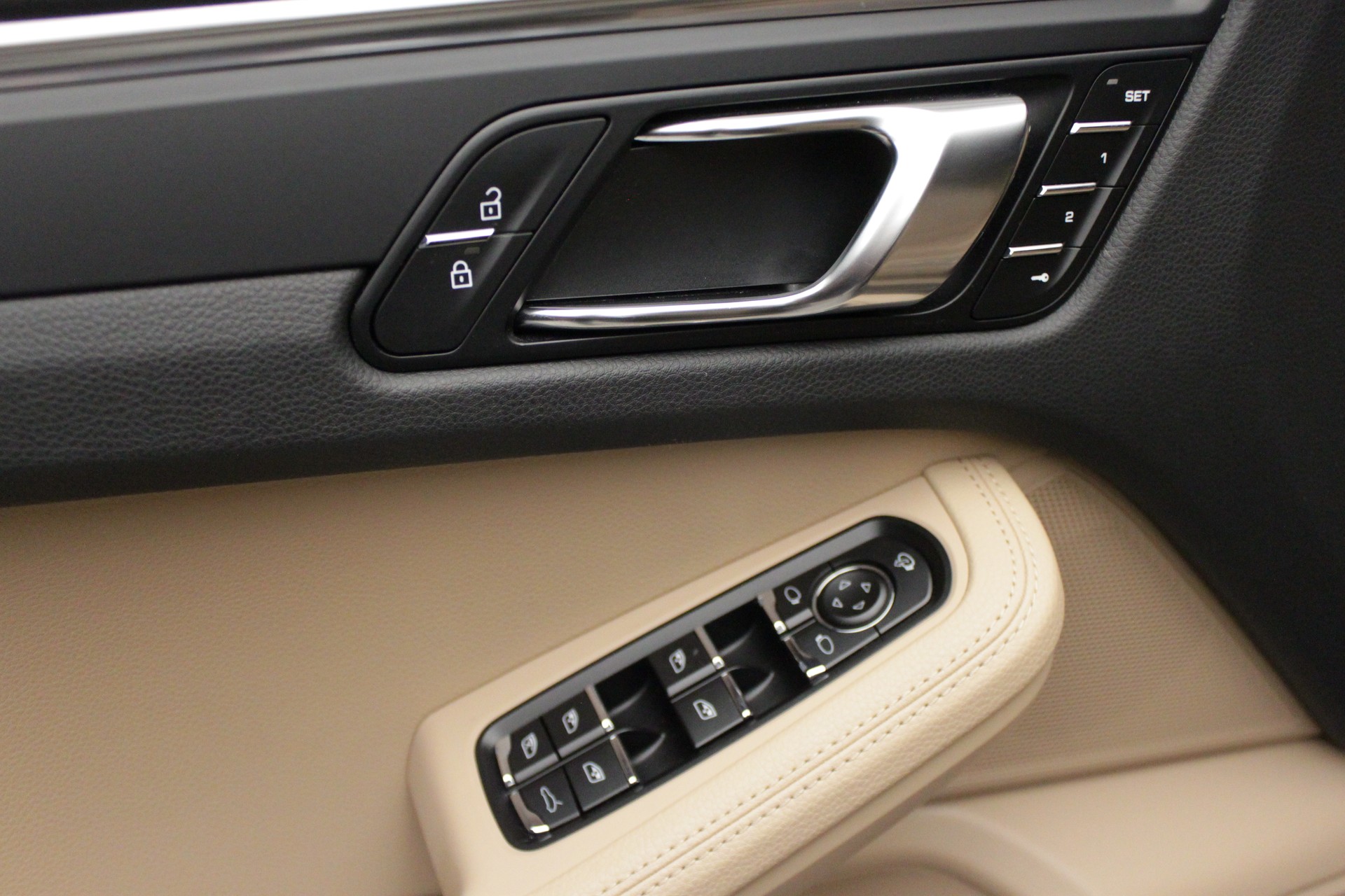 PORSCHE Macan PDK-image-18