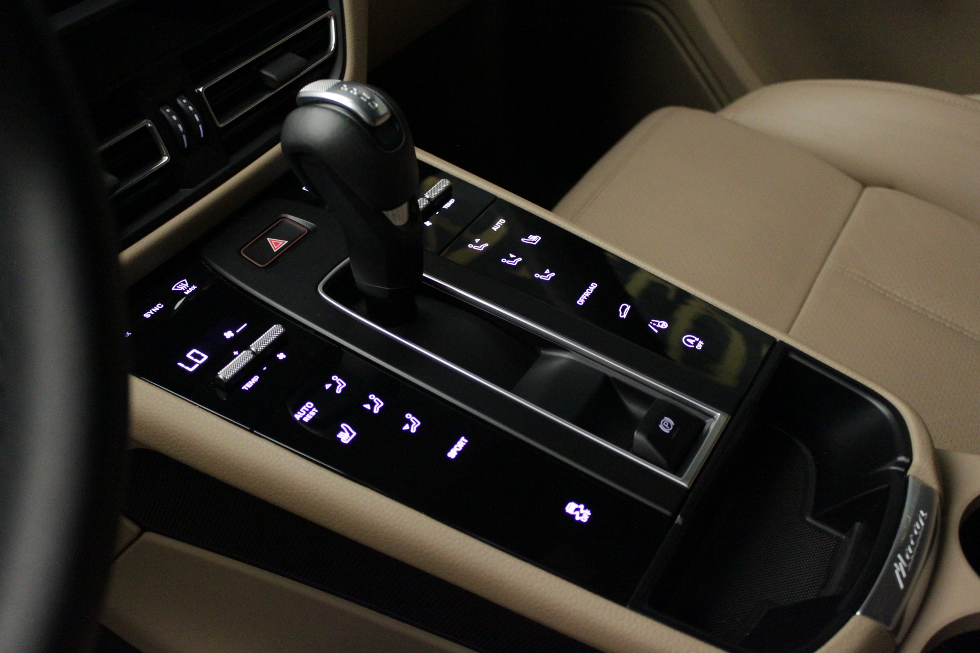 PORSCHE Macan PDK-image-22