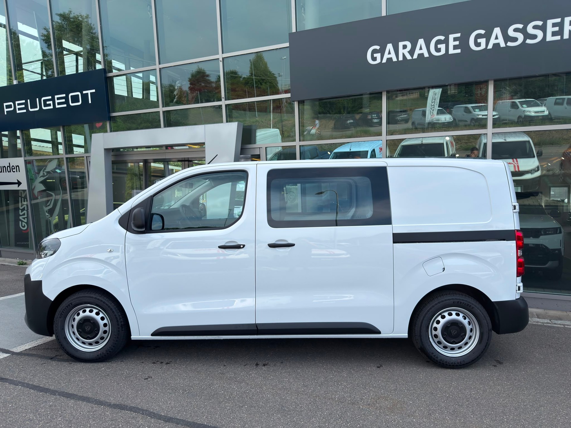 PEUGEOT Expert 1.5 BlueHDi 120 S&S Standard-showroom-element-1